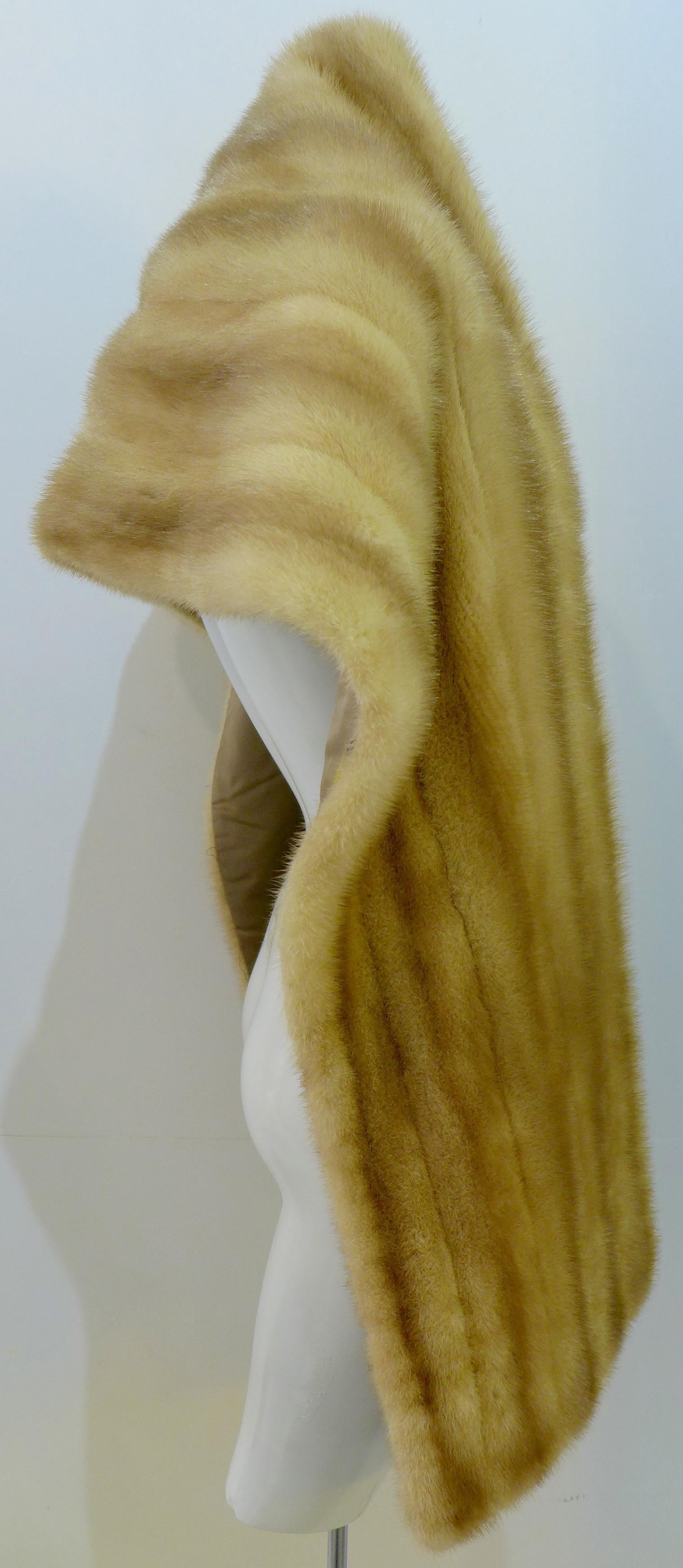 Ava Blonde Mink Fling In Good Condition For Sale In Los Angeles, CA