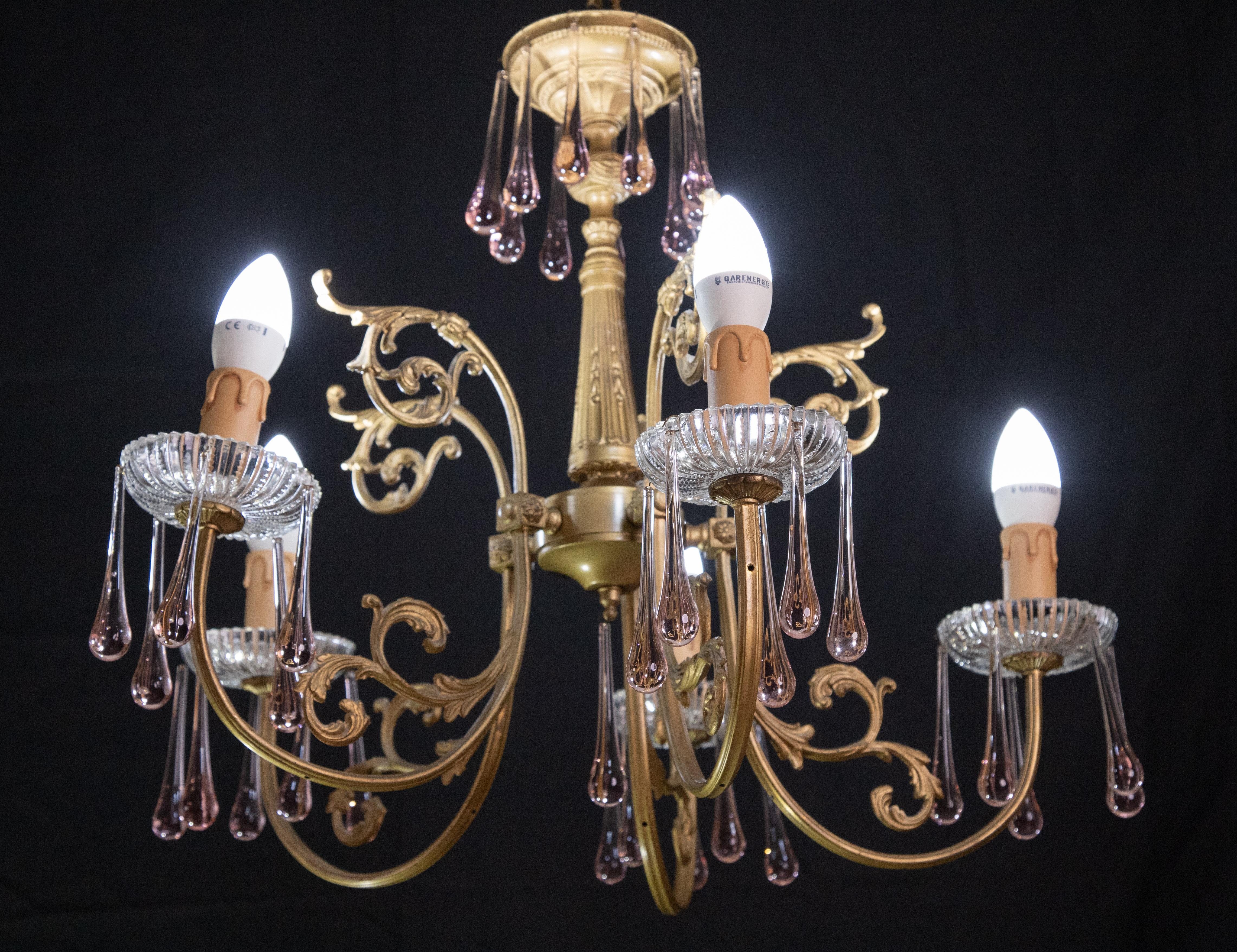 Murano chandelier decorated with precious pink drops.
The height with chain measures 100 centimetres, the height without chain measures 60 centimetres, on request it is possible to shorten or lengthen the chain.
