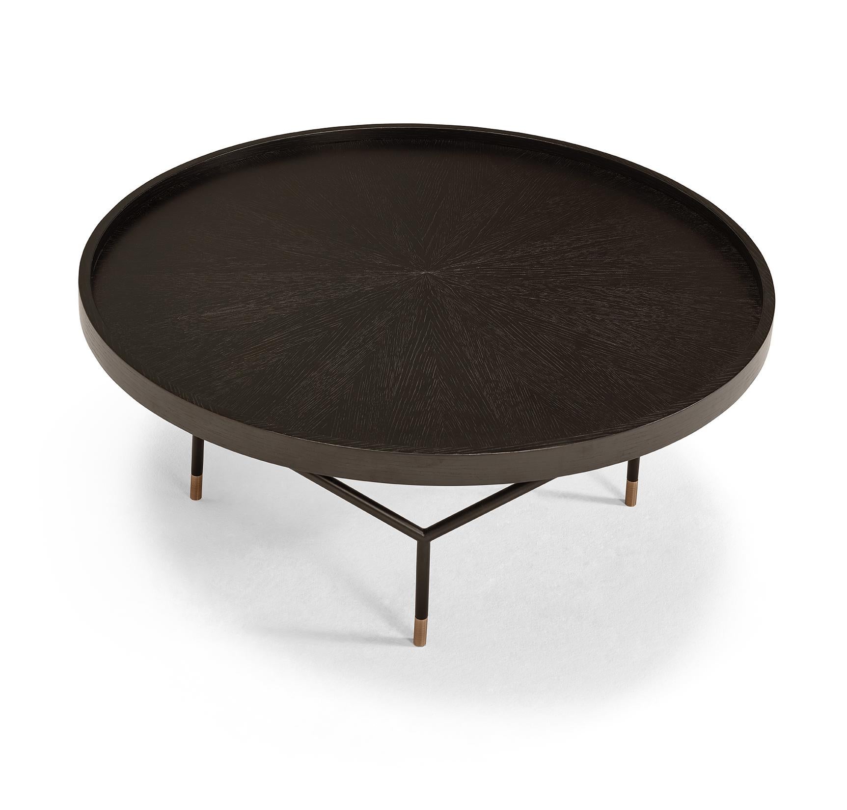 The combination of the round top with the straight-lines legs gives AVA coffee table a modern design, perfect for comtemporary living styles. The wooden top and metal base combines different finishes, as this model allows to mix and match