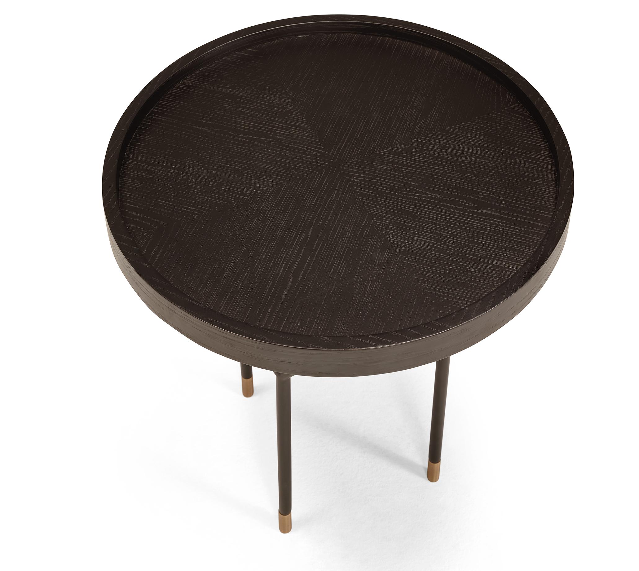 The combination of the round top with the straight-lines legs gives AVA side table a modern design, perfect for comtemporary living styles. The wooden top and metal base combines different finishes, as this model allows to mix and match