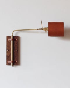 Pelle Tan Moderna in ottone e noce, Ava Sconce, cablata