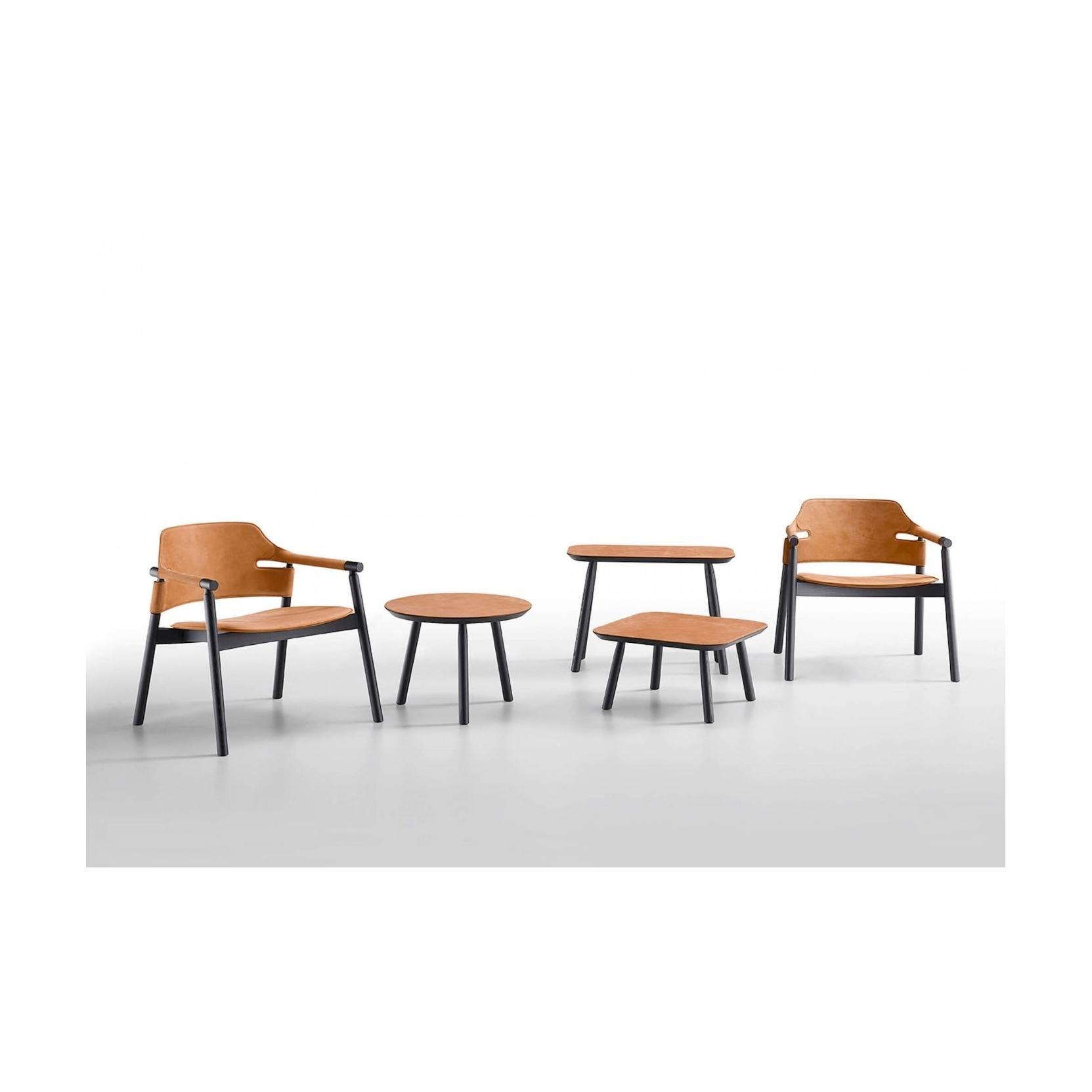 Italiano Disponibile ora Set di due poltrone in stile Midcentury Modern in noce e pelle in vendita