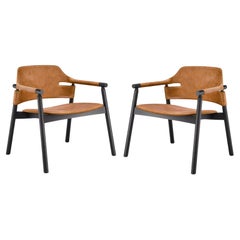 Disponible ahora Juego de dos sillones de estilo moderno de mediados de siglo en nogal y cuero