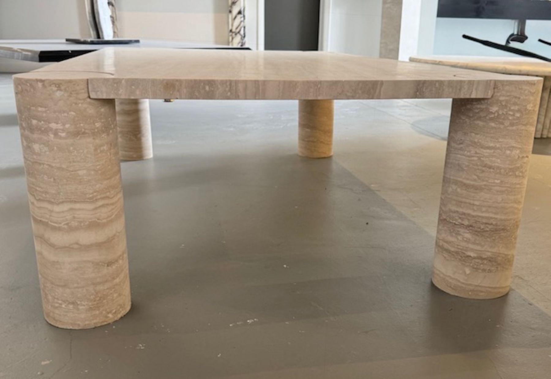 Intagliato Disponibile ora! Il nostro tavolino Pauline in travertino crema in vendita