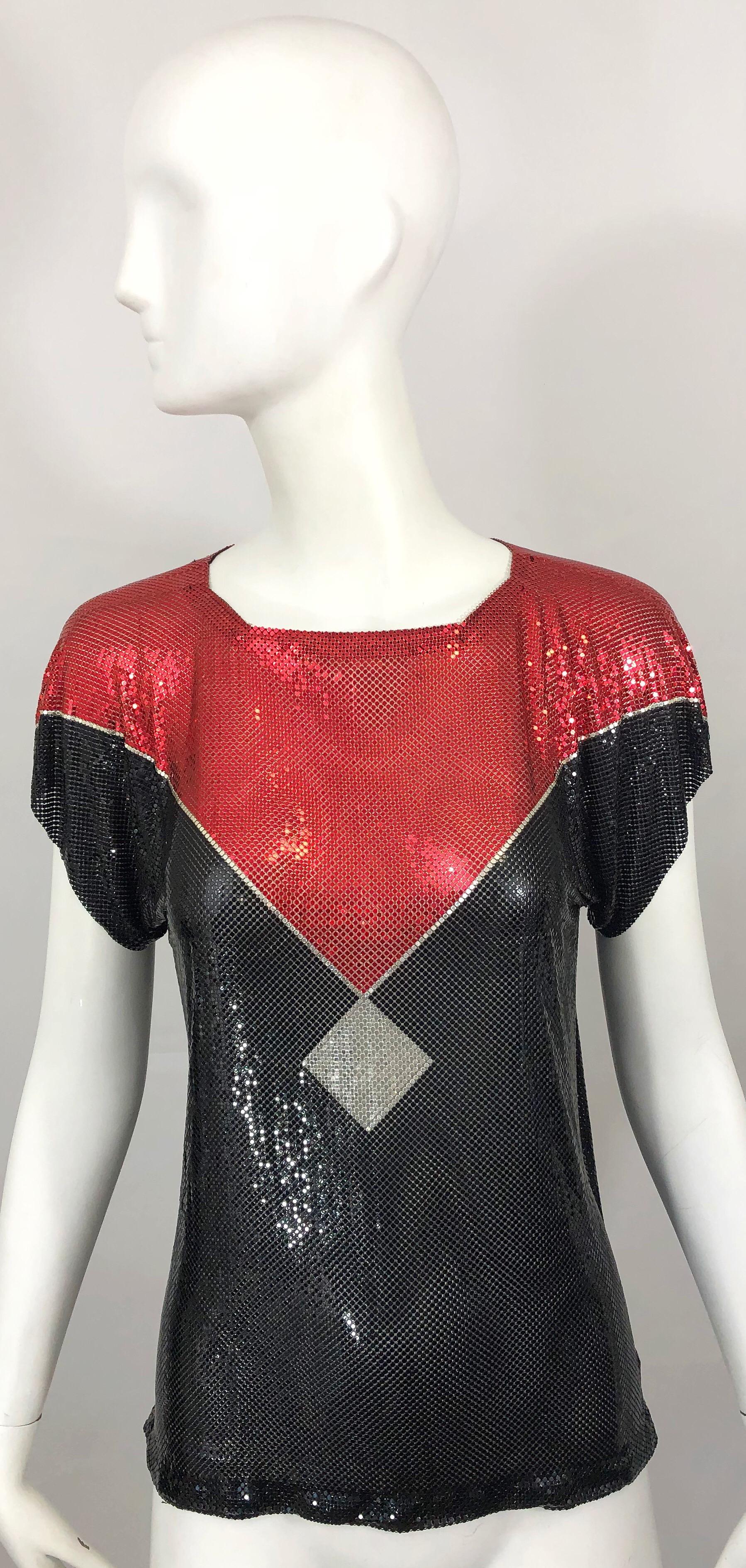 Avantgarde Vintage 70s WHITING & DAVIS rot, schwarz und silber Kettenhemd Metall Mesh Top / Bluse! Ich habe im Laufe der Jahre schon einige W&D-Stücke besessen, aber ein so einzigartiges habe ich noch nie gesehen! Das Signature-Kettenhemd wird