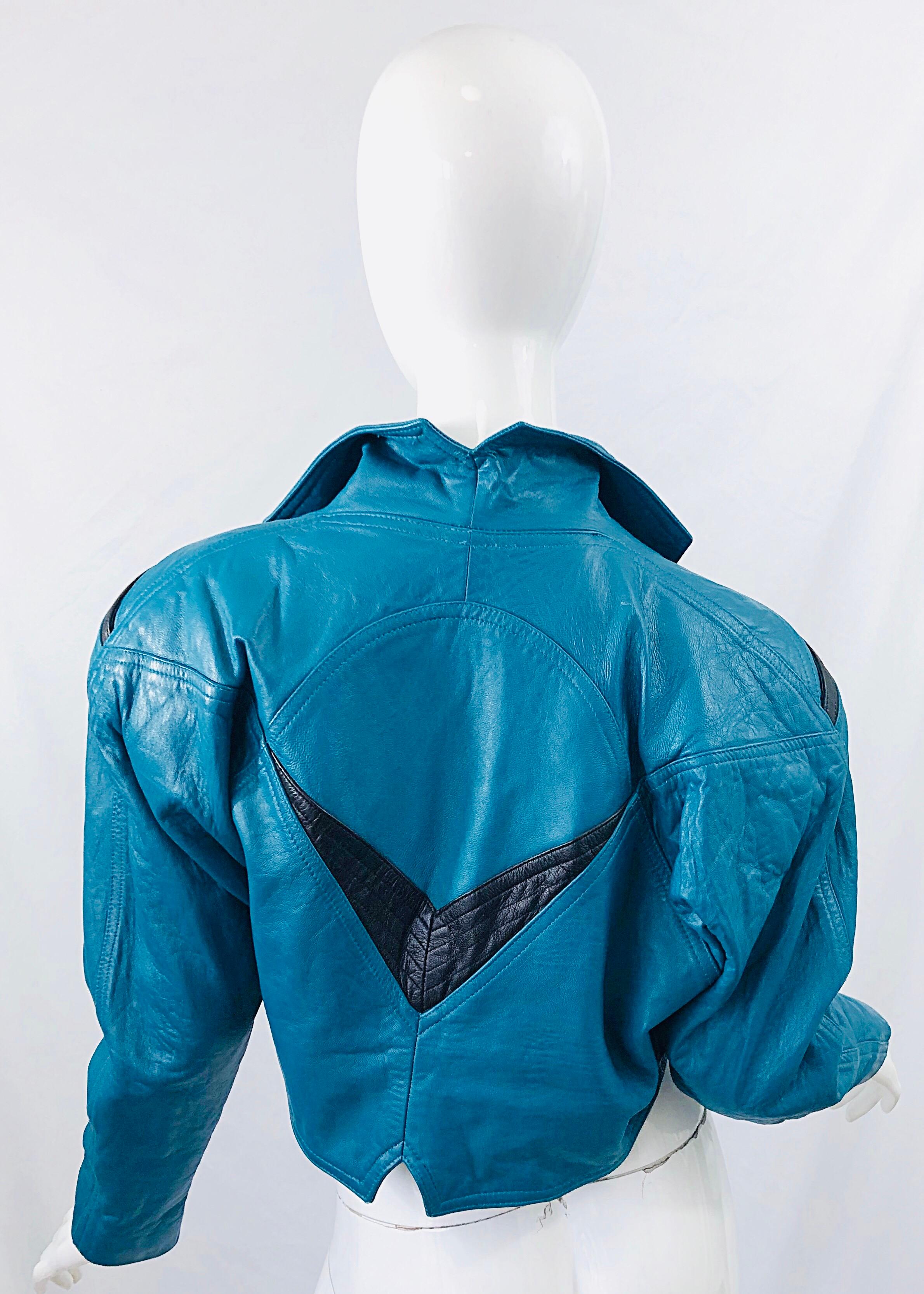 Avantgarde 1980er Blau Schwarze Vintage 80er Jahre Cropped Jacke aus Leder Medium im Zustand „Hervorragend“ in San Diego, CA