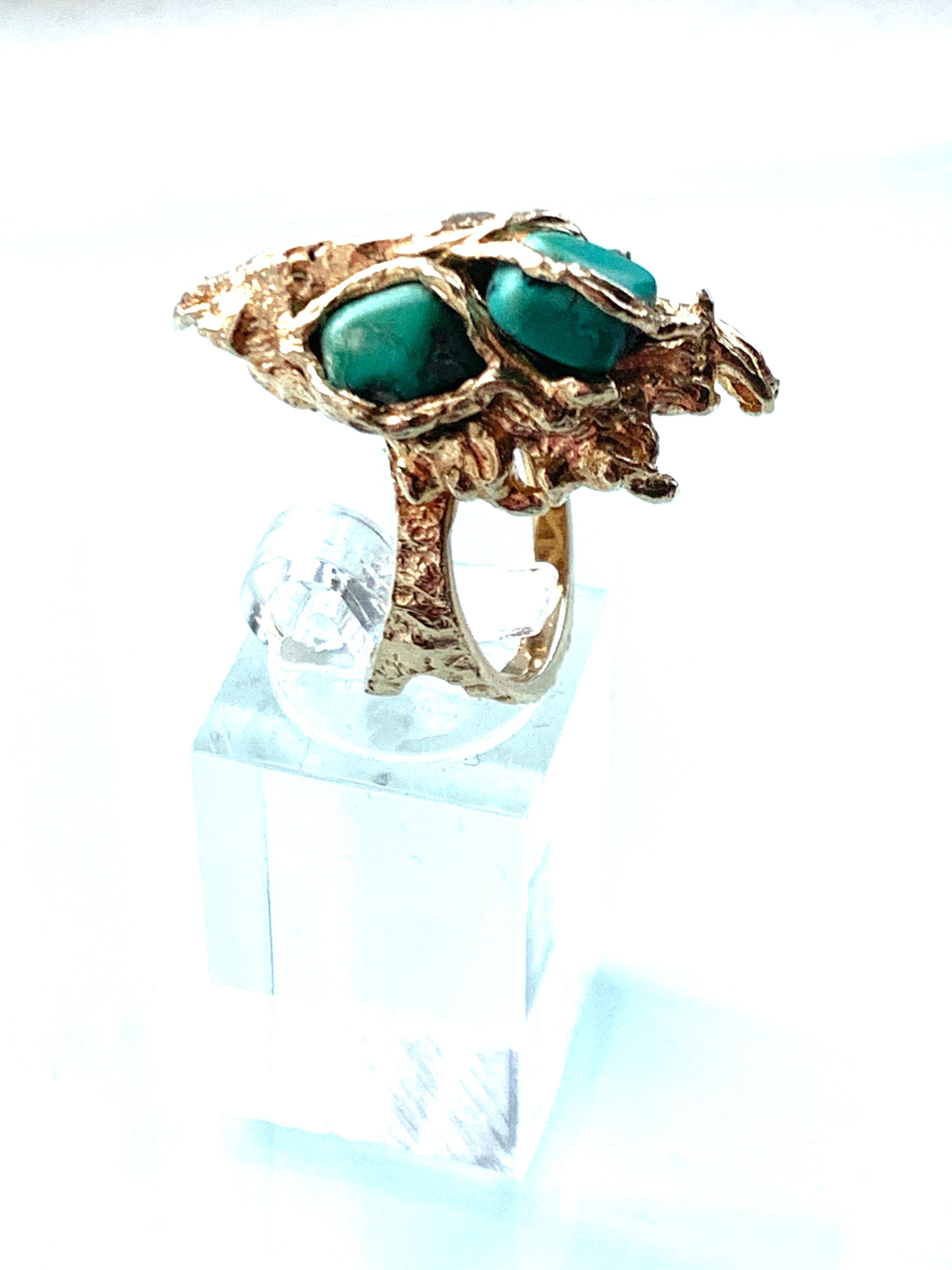 Avant Garde 9ct Gold & Turquoise Brutalist Ring
Natural Turquoise Stones 
Very Large Statement Piece from late Twentieth Century
Assay marks - Birmingham England , 1970 .375
Makers LJI
Natural Turquoise stones & 9ct Gold 
Actual inside bank diameter