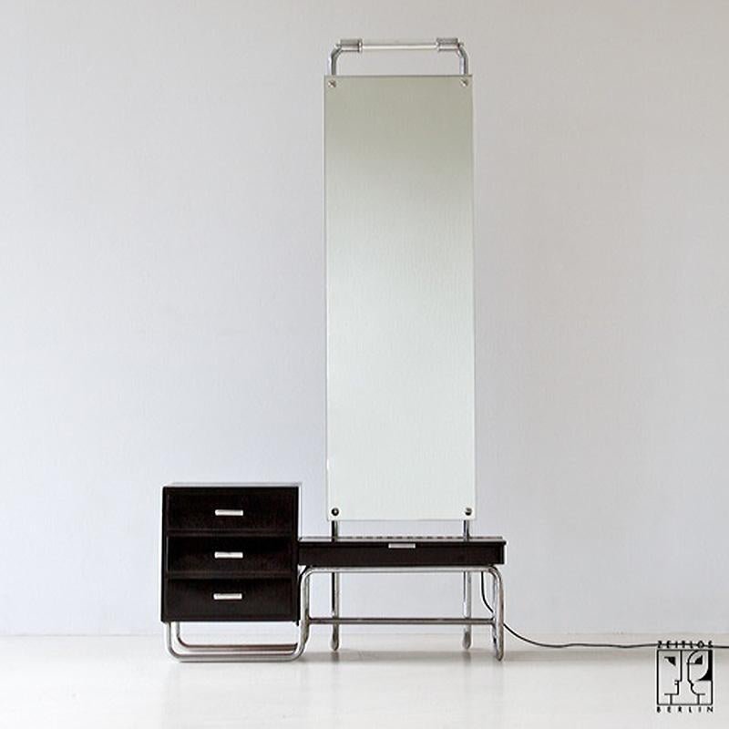 Tchèque  Miroir de coiffeuse Bauhaus avant-gardiste en acier tubulaire ba Hynek Gottwald en vente