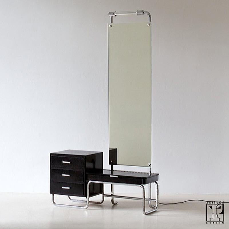 Miroir de coiffeuse Bauhaus avant-gardiste en acier tubulaire ba Hynek Gottwald en vente 1
