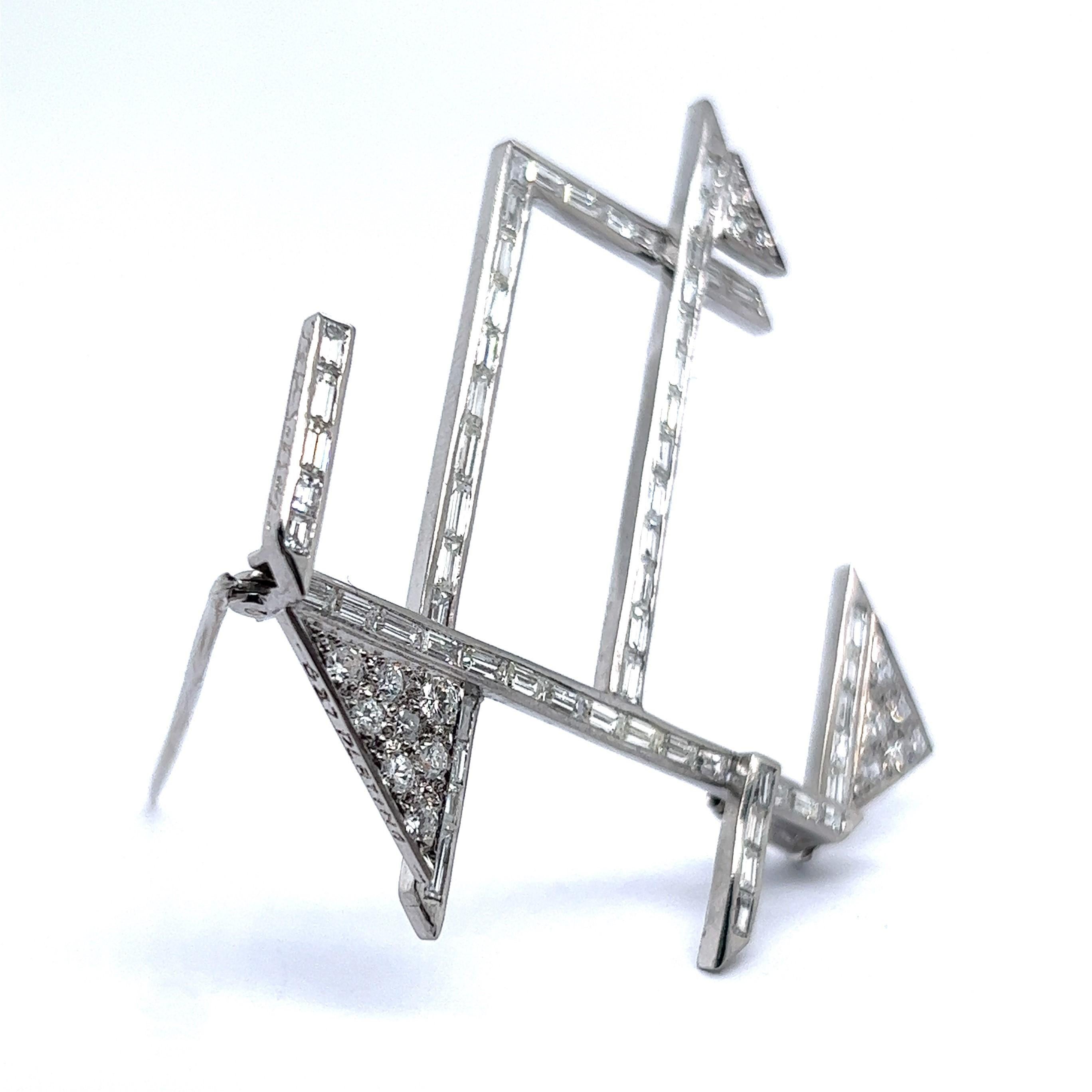 Avant-Garde Brooch with Diamonds in Platinum 950 For Sale 3