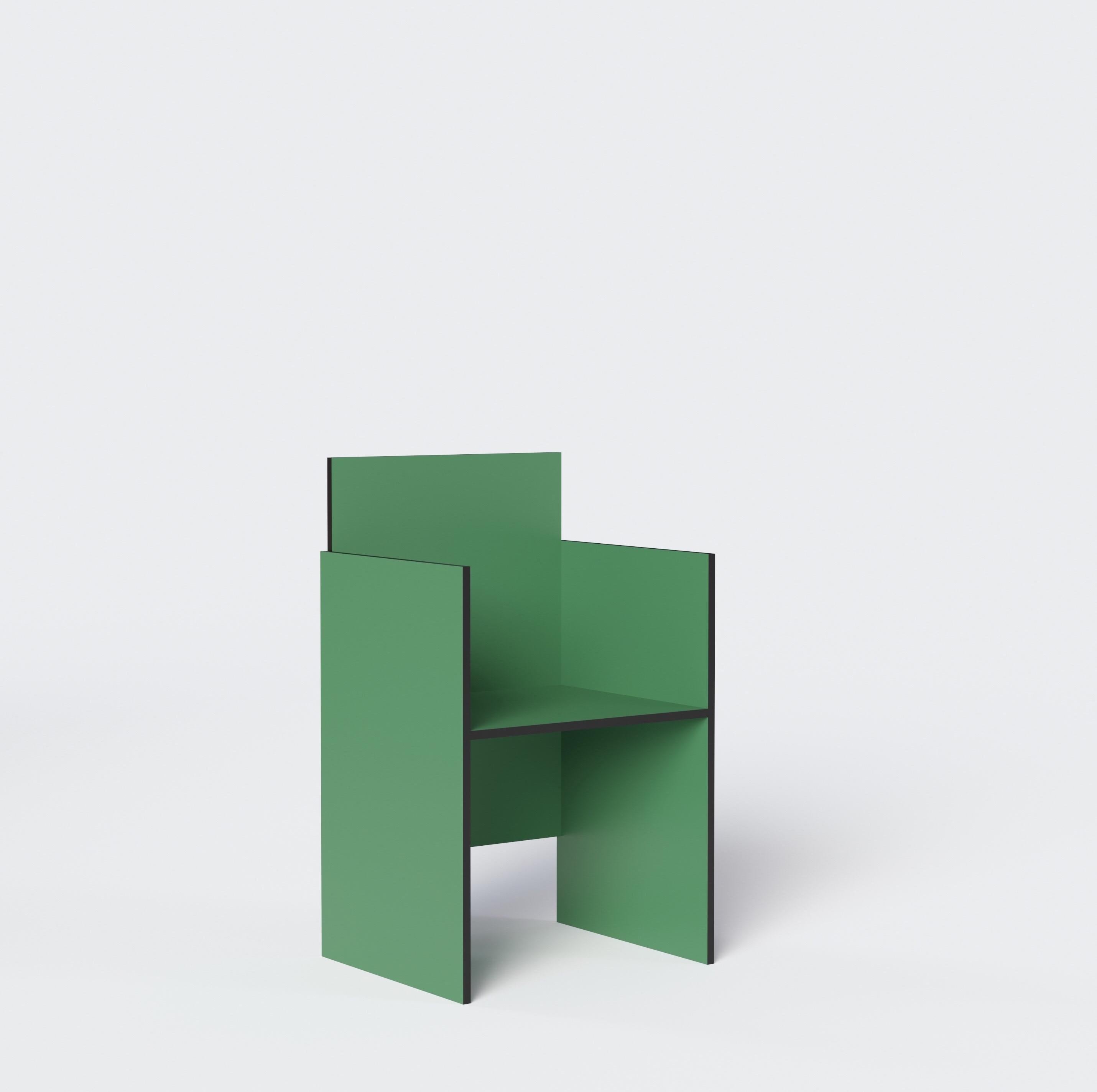 Geometrischer und minimalistischer Stuhl des russischen Designers Dmitry Samygin. Inspiriert von Gerrit Rietveld und dem Bauhaus-Stil. 

Sperrholz
88.5 x 45 x 45 cm

Wählen Sie Ihre Farbe! 

Zwei Versionen:
- Ein Arm (rechts oder links)
-