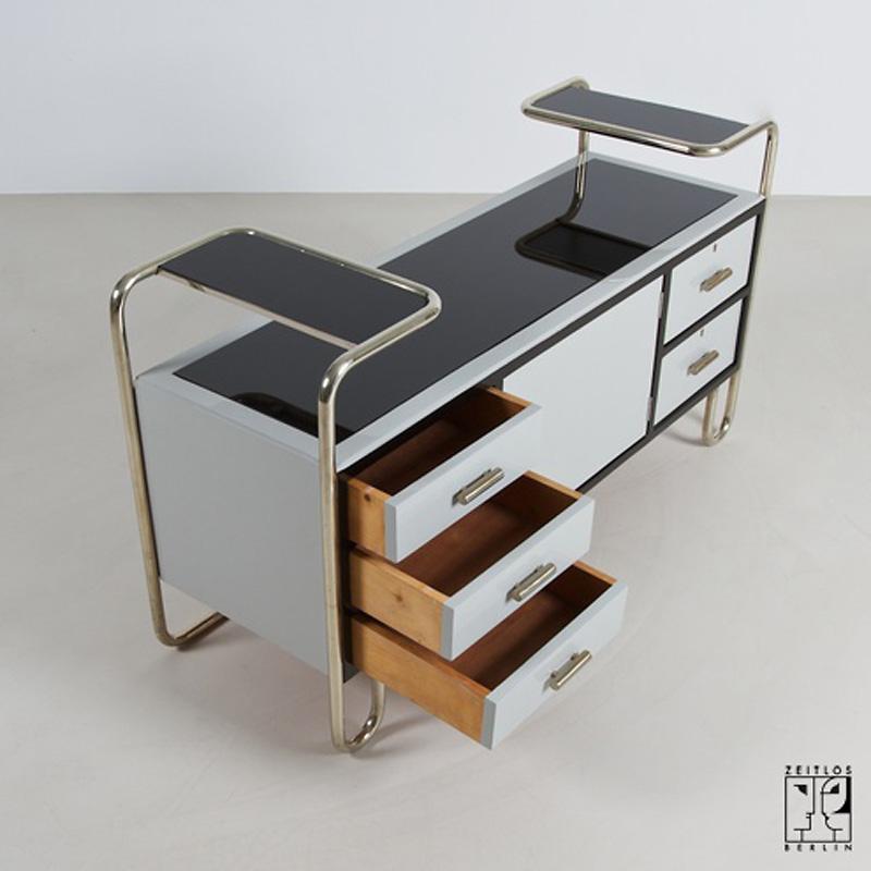 Galvanized Avant-garde chest of drawers in German Modernist Bauhaus style. For Sale