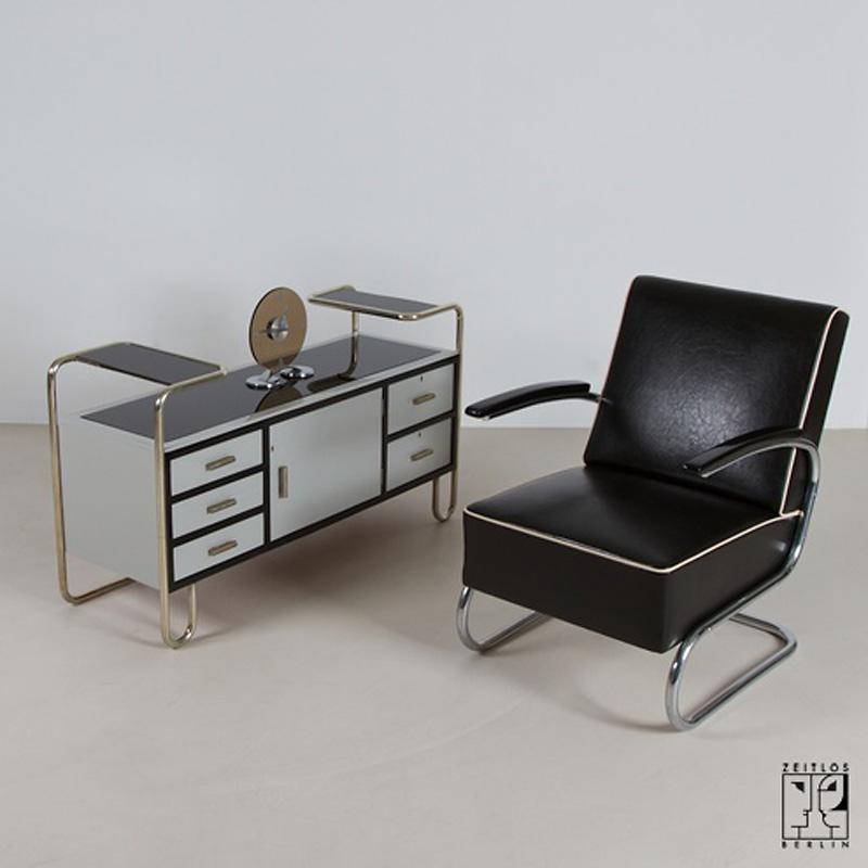 Galvanisé Commode d'avant-garde dans le style moderniste allemand du Bauhaus. en vente