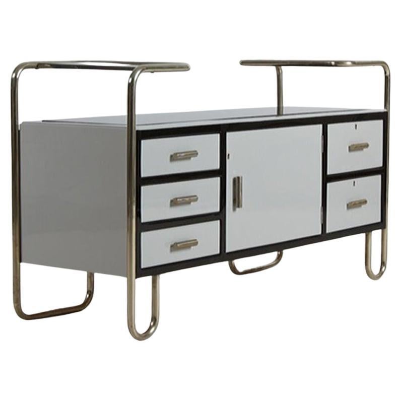 Avant-garde chest of drawers in German Modernist Bauhaus style. For Sale