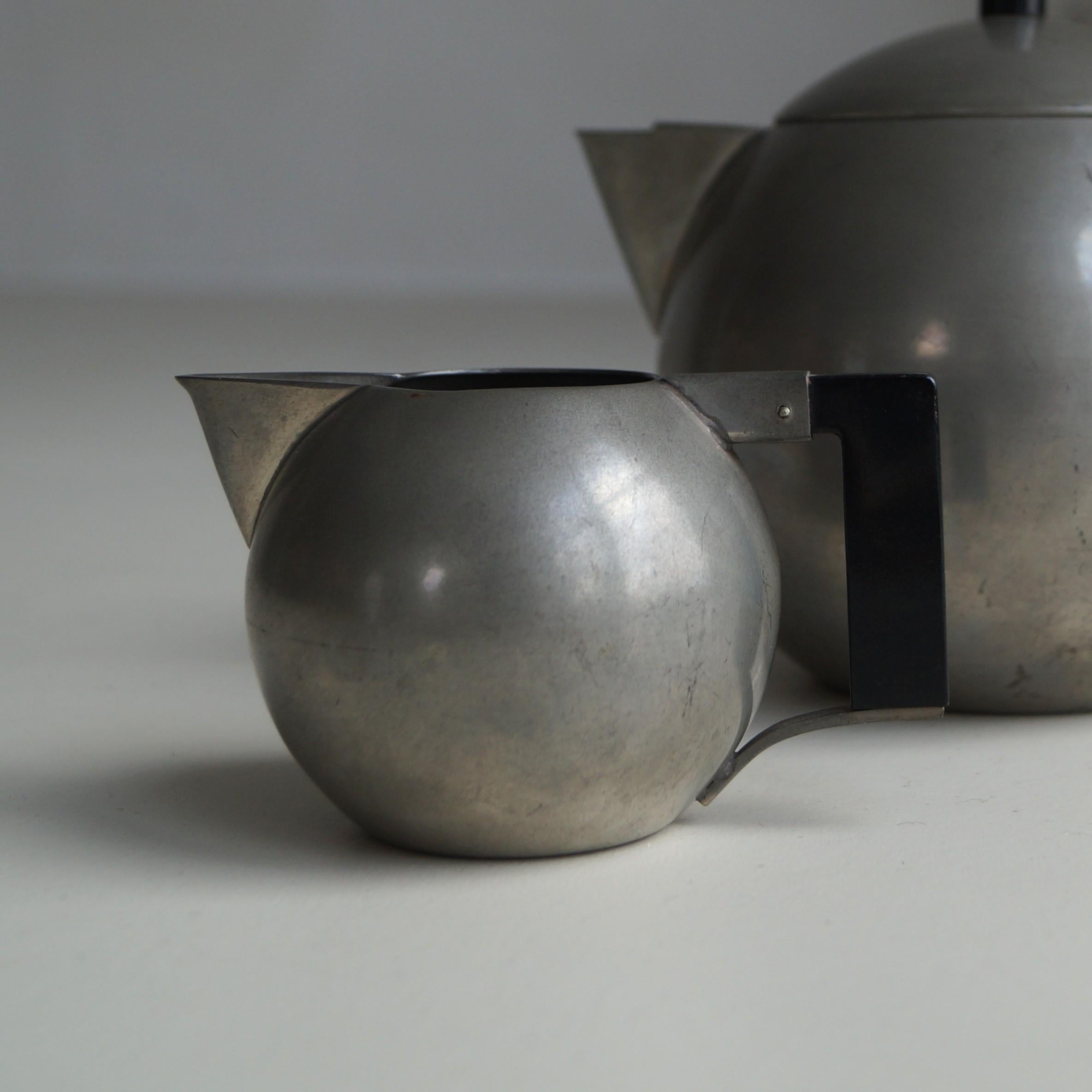 Avant-garde modernist tea service by C v.d. Hoef for GERO, 1920s For Sale 4