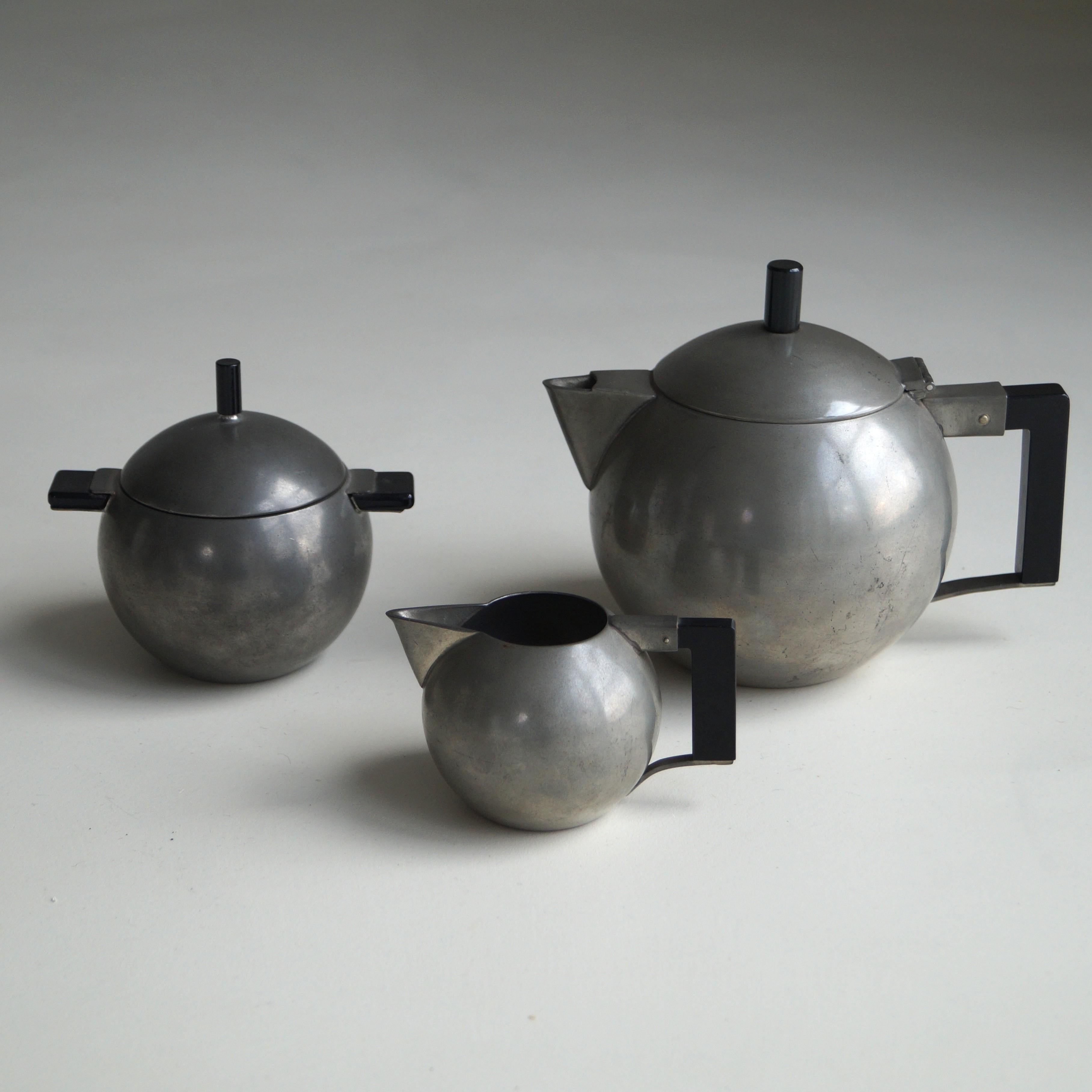 Art Deco Avant-garde modernist tea service by C v.d. Hoef for GERO, 1920s For Sale