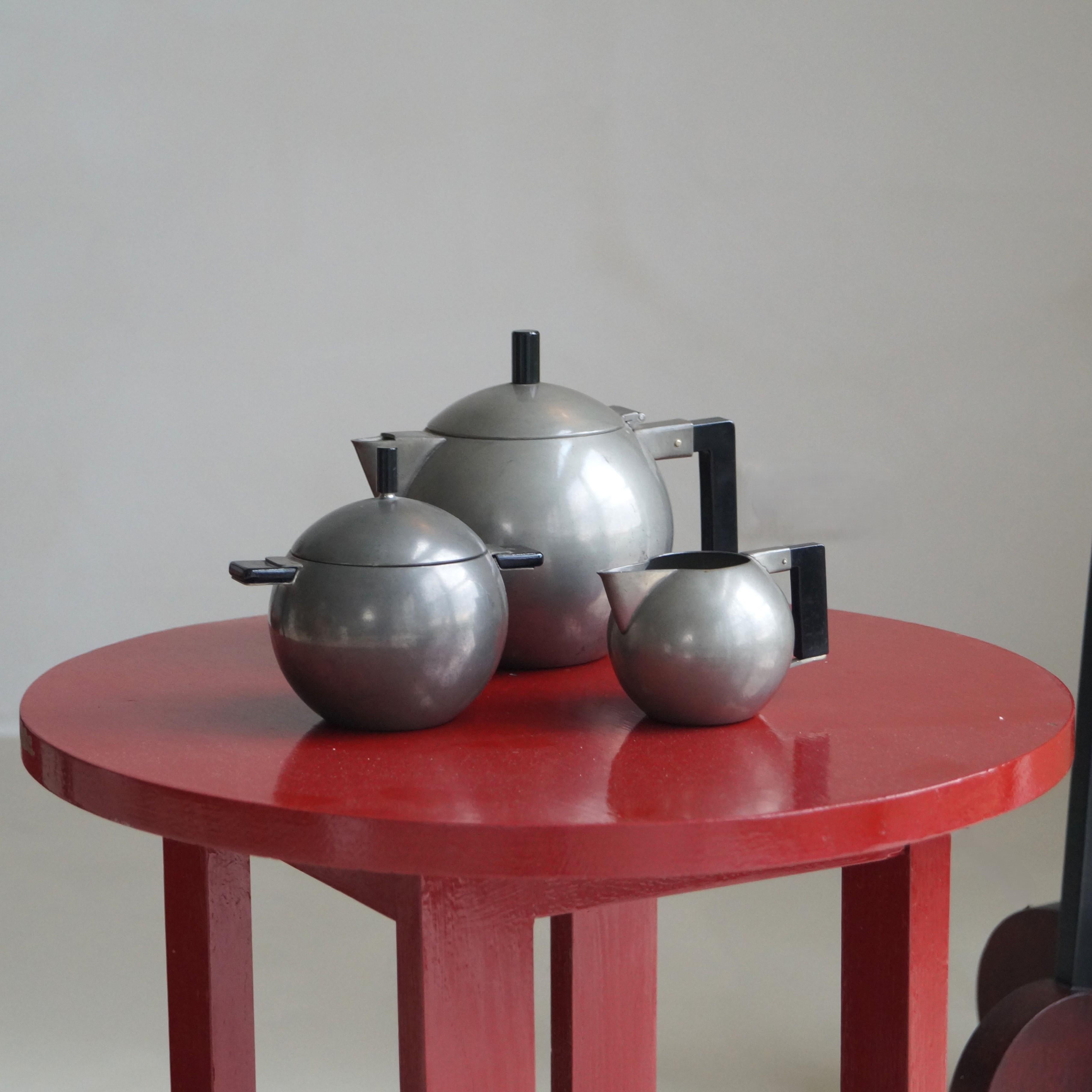 Dutch Avant-garde modernist tea service by C v.d. Hoef for GERO, 1920s For Sale