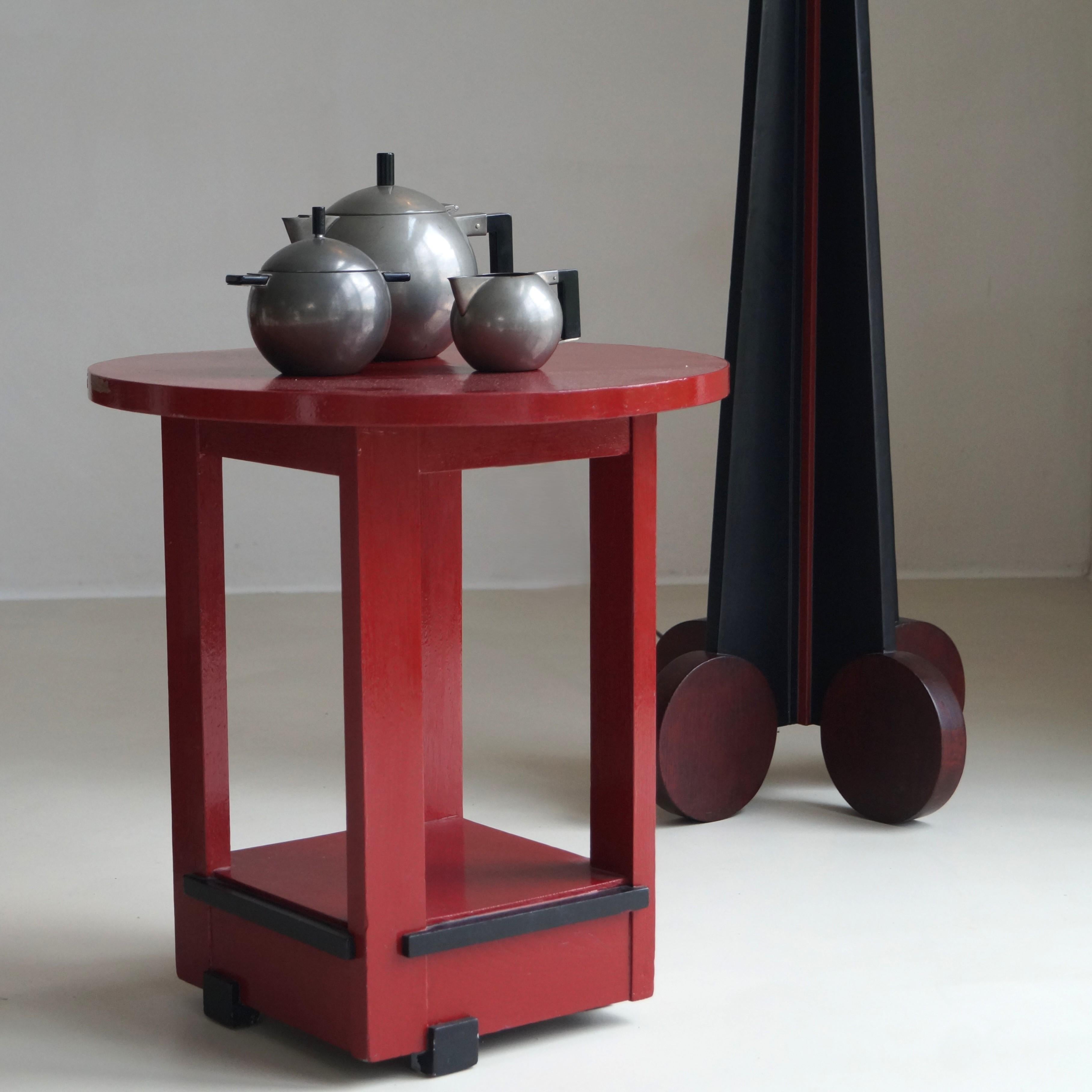 Avant-garde modernist tea service by C v.d. Hoef for GERO, 1920s In Good Condition For Sale In EVERDINGEN, NL