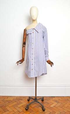 Avant Garde Frühjahr/Sommer 2001 Vivienne Westwood Ein-Schulter-Shirt, blau gestreiftes Kleid
