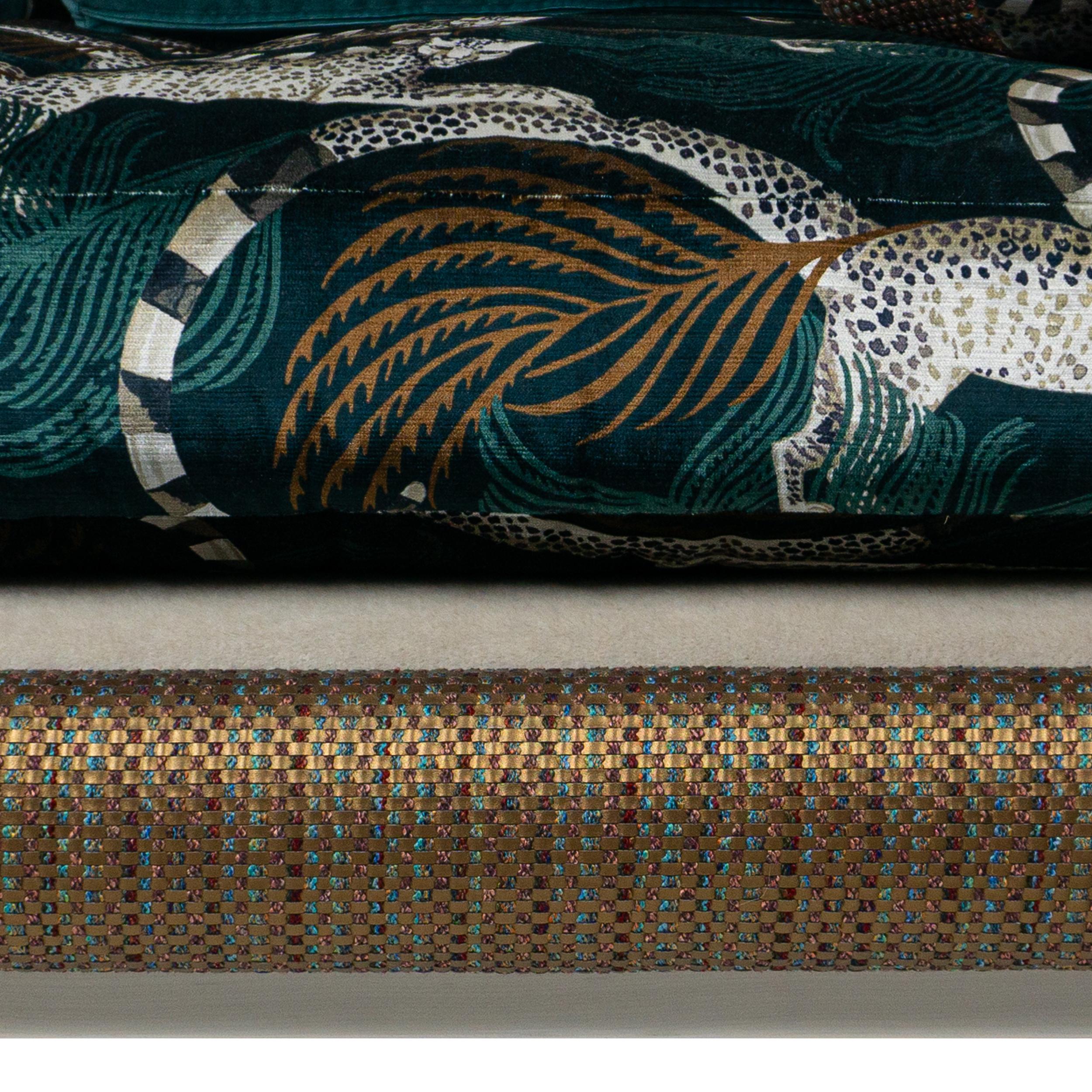 Avantgardistisches Sofa und Daybed mit dunkelgrünem, mit Tieren bedrucktem Samt im Angebot 7