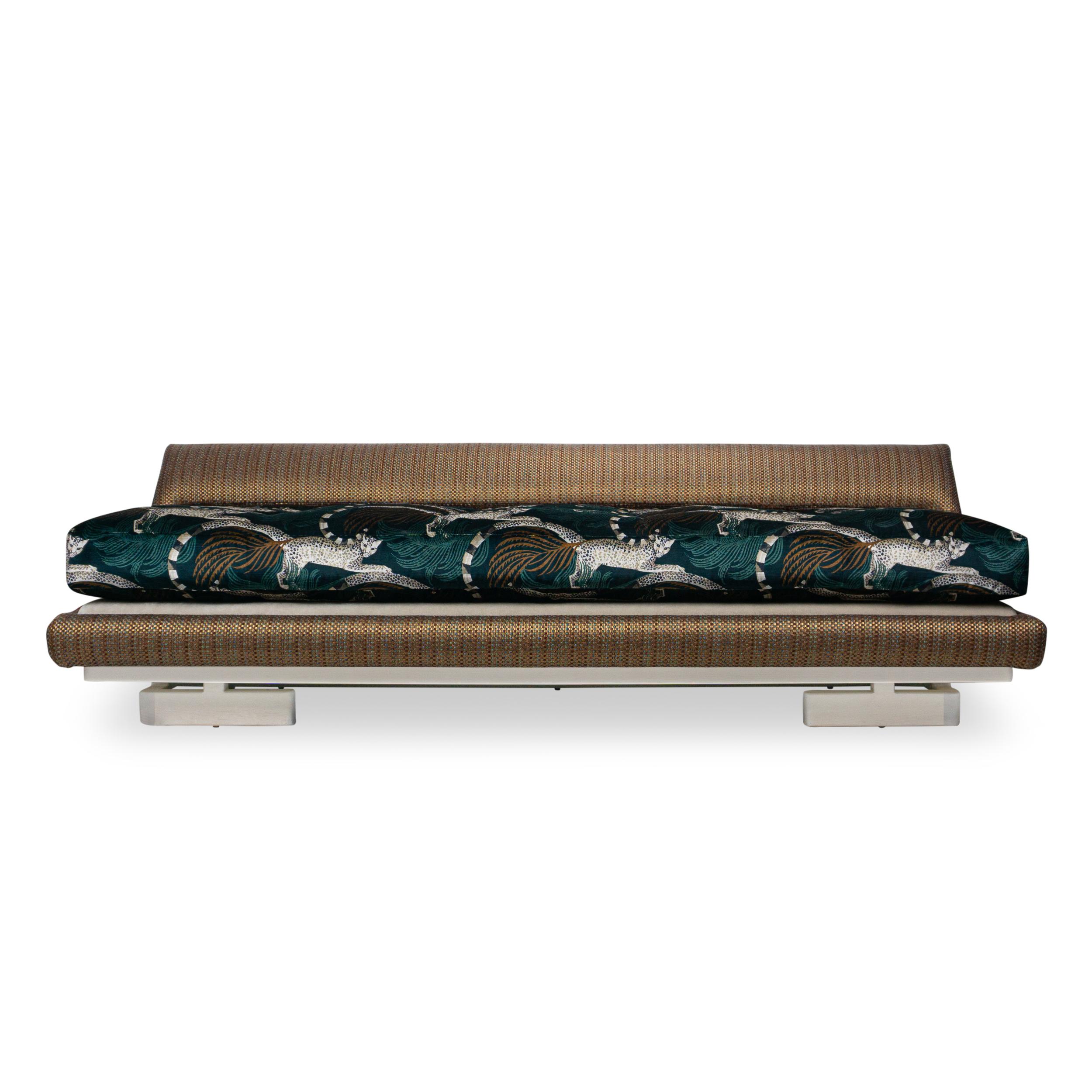 Avantgardistisches Sofa und Daybed mit dunkelgrünem, mit Tieren bedrucktem Samt (amerikanisch) im Angebot