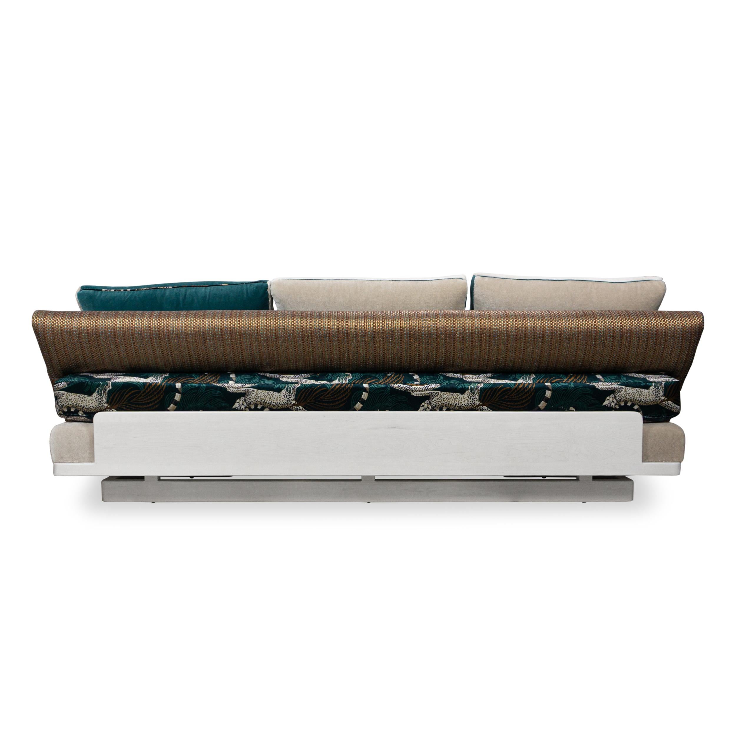 Avantgardistisches Sofa und Daybed mit dunkelgrünem, mit Tieren bedrucktem Samt im Zustand „Neu“ im Angebot in Greenwich, CT