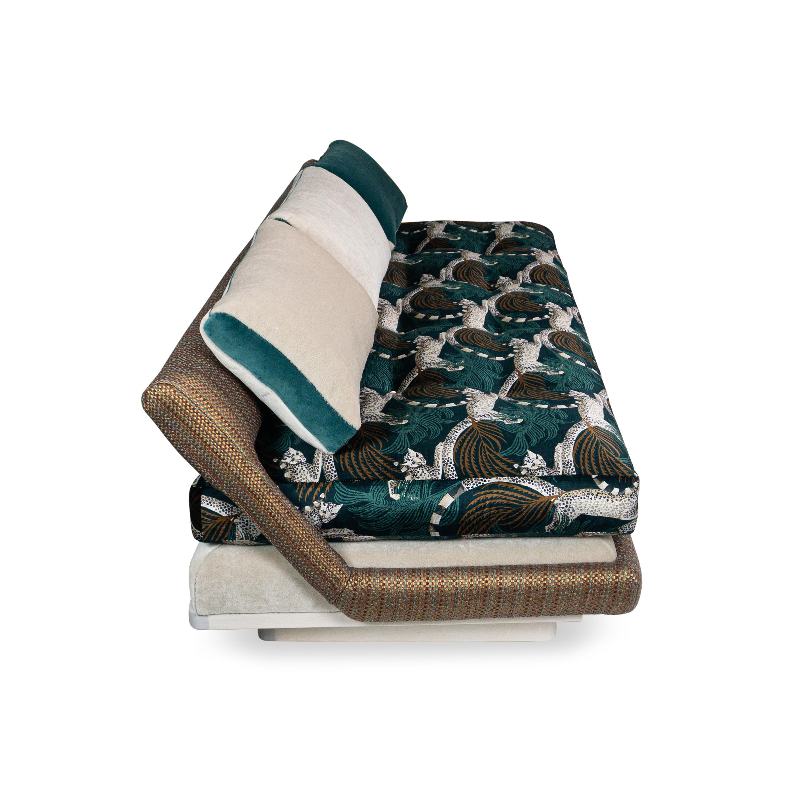 Avantgardistisches Sofa und Daybed mit dunkelgrünem, mit Tieren bedrucktem Samt (21. Jahrhundert und zeitgenössisch) im Angebot