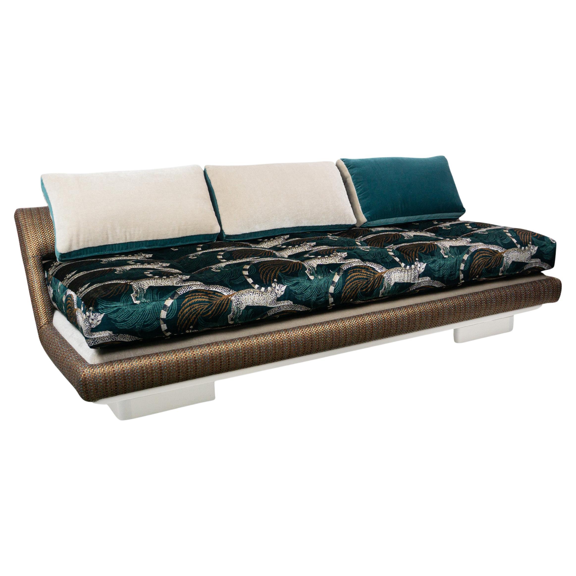 Canapé et lit de jour d'avant-garde en velours imprimé animalier vert foncé