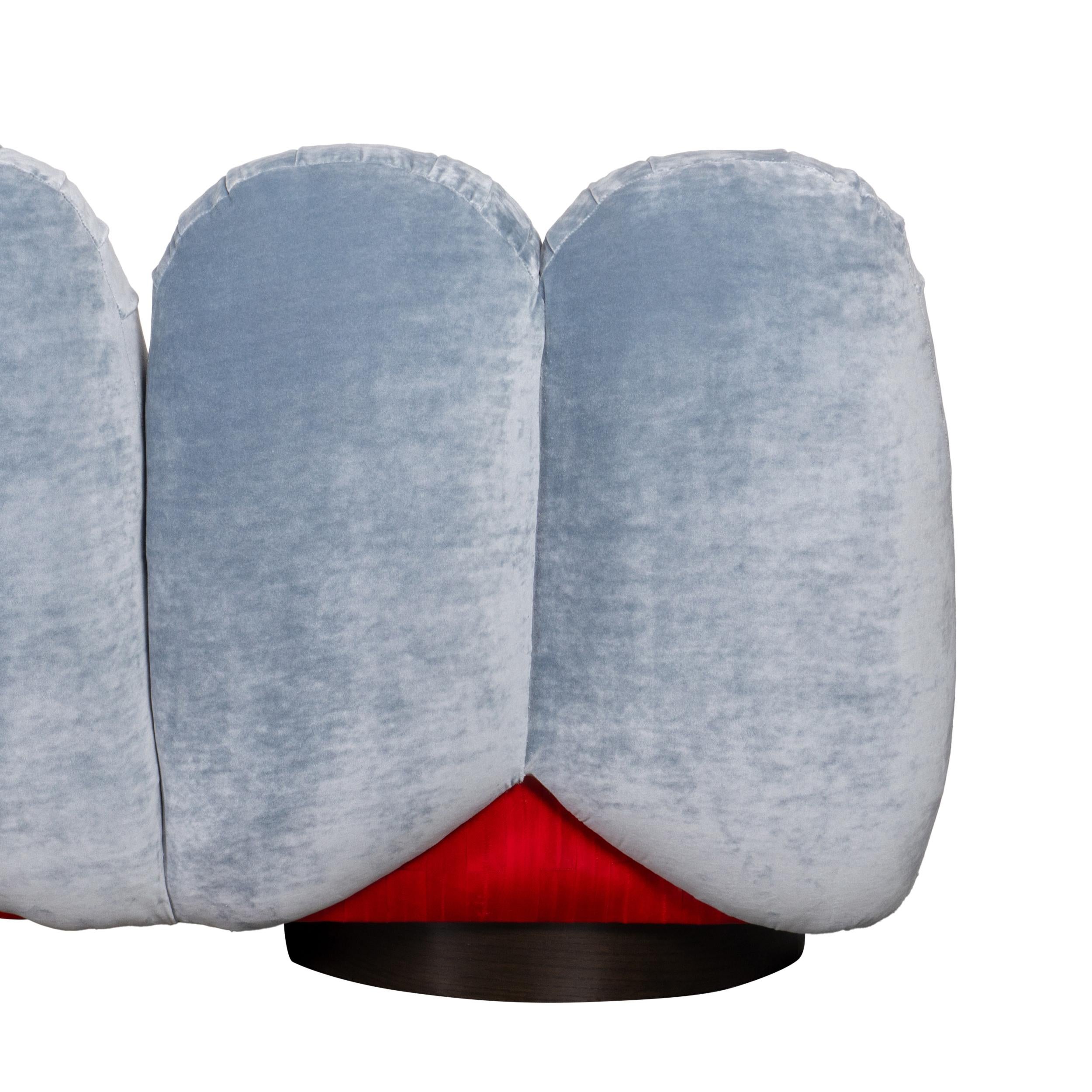 Sofá Avant-Garde con respaldo Jumbo Channel de terciopelo azul claro triturado en venta 3