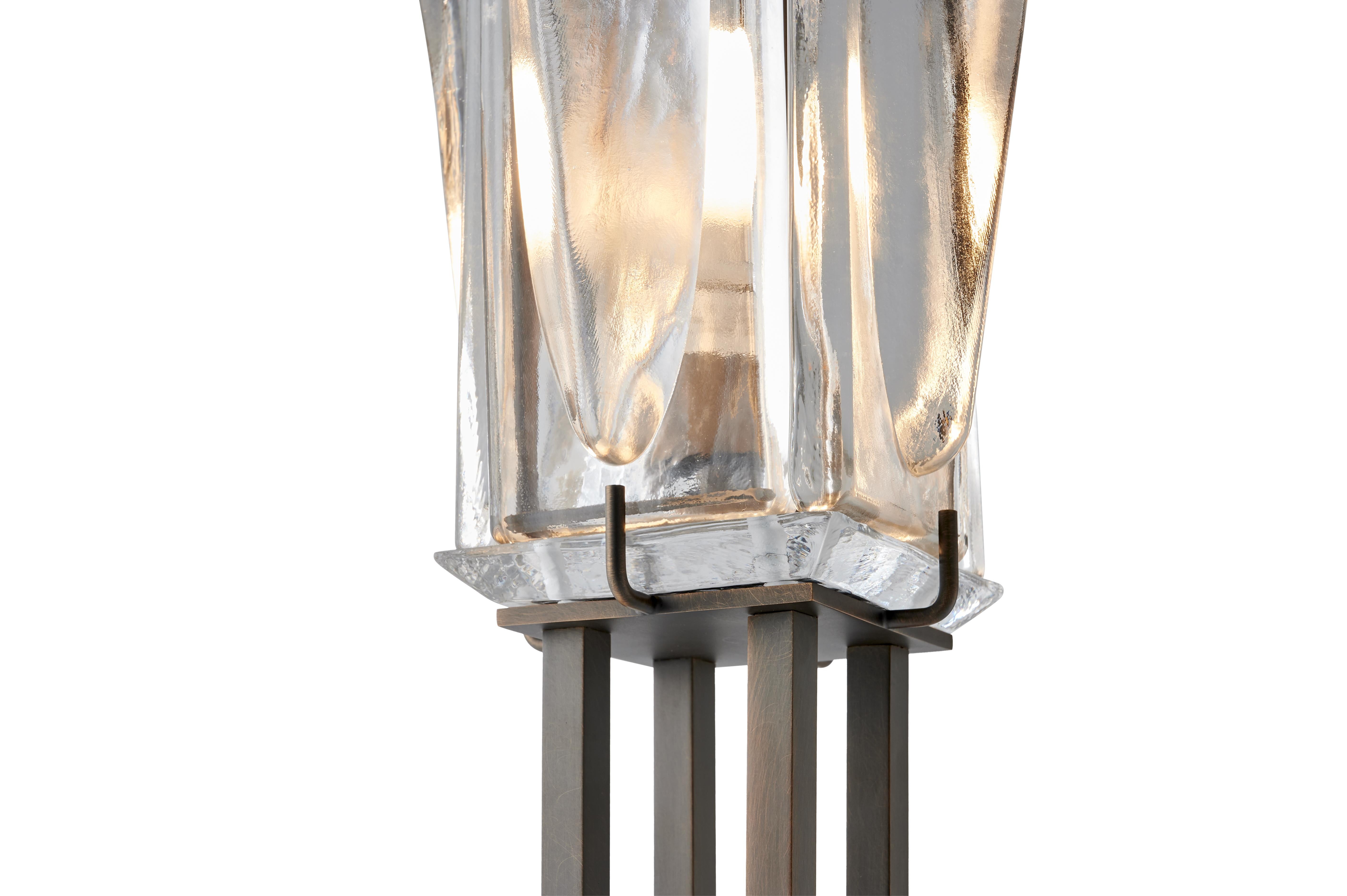 Un quatuor d'élégants blocs de verre coulés dans le sable dans un cadre solide en bronze frotté à l'huile. Tailles personnalisées disponibles.

Les modèles de la collection sont fabriqués individuellement à la main par les artisans qualifiés de