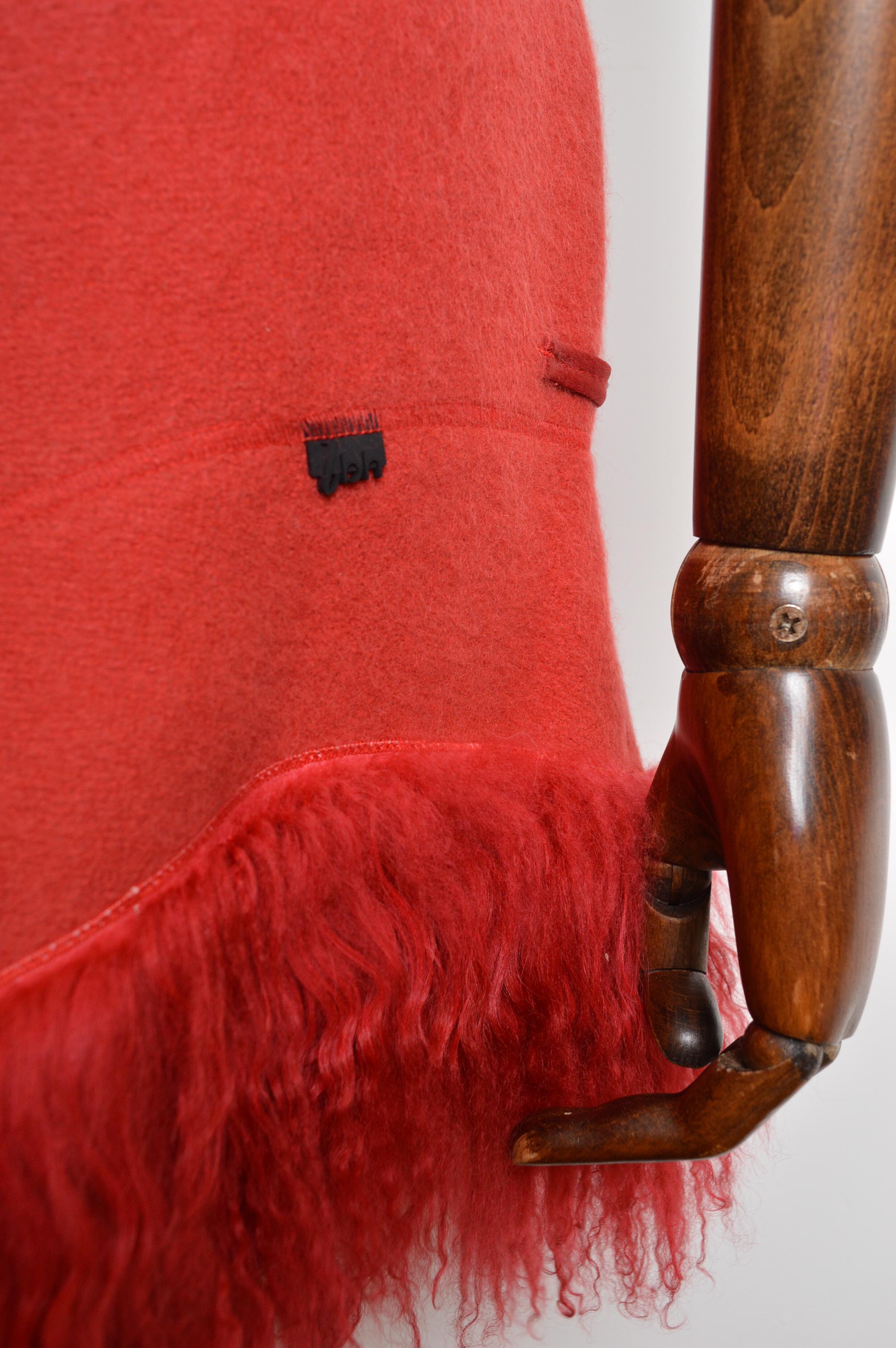 Tuta Avant Guard 2000 Cherry Red Mongolian Lamb con giacca e gonna aderente - Alpaca in vendita 12
