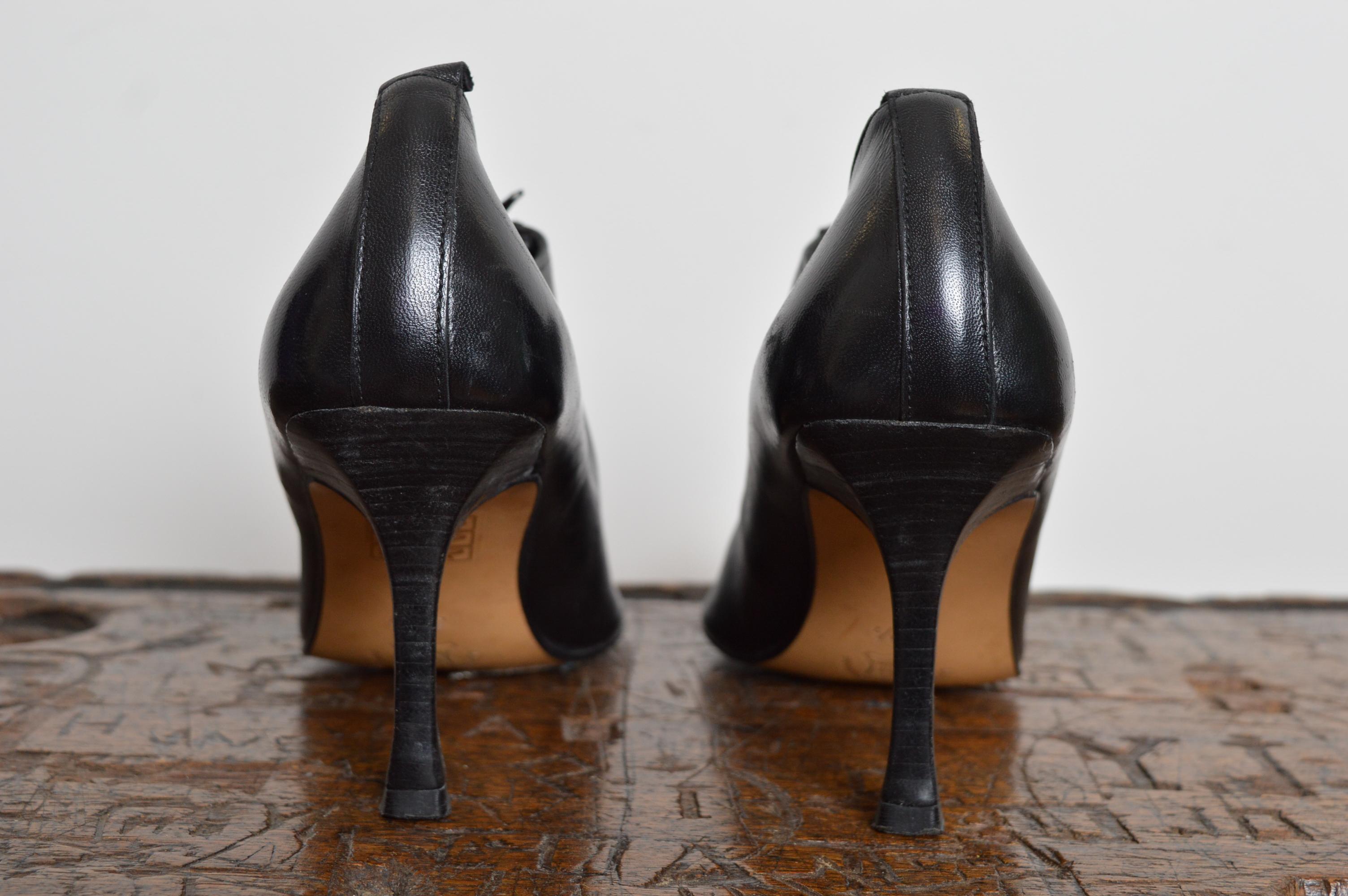 Avant Guard 2000s Spitze Spitze Italienisch Artisan Schwarz Leder Gericht Schuh Heels im Angebot 9