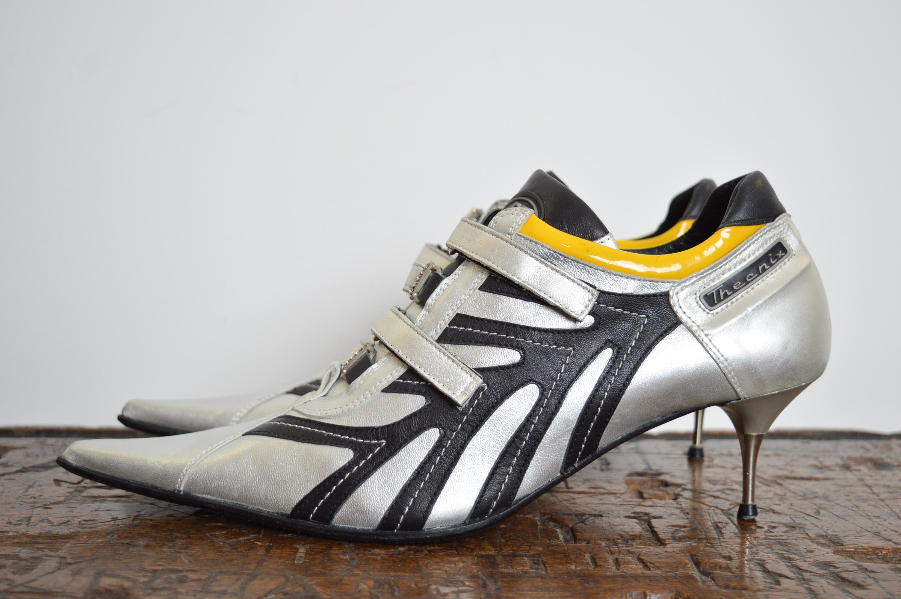 Avantgarde Andrea Lattanzi Technical Y2k Silber spitz zulaufende futuristische Trainer Heels im Angebot 6