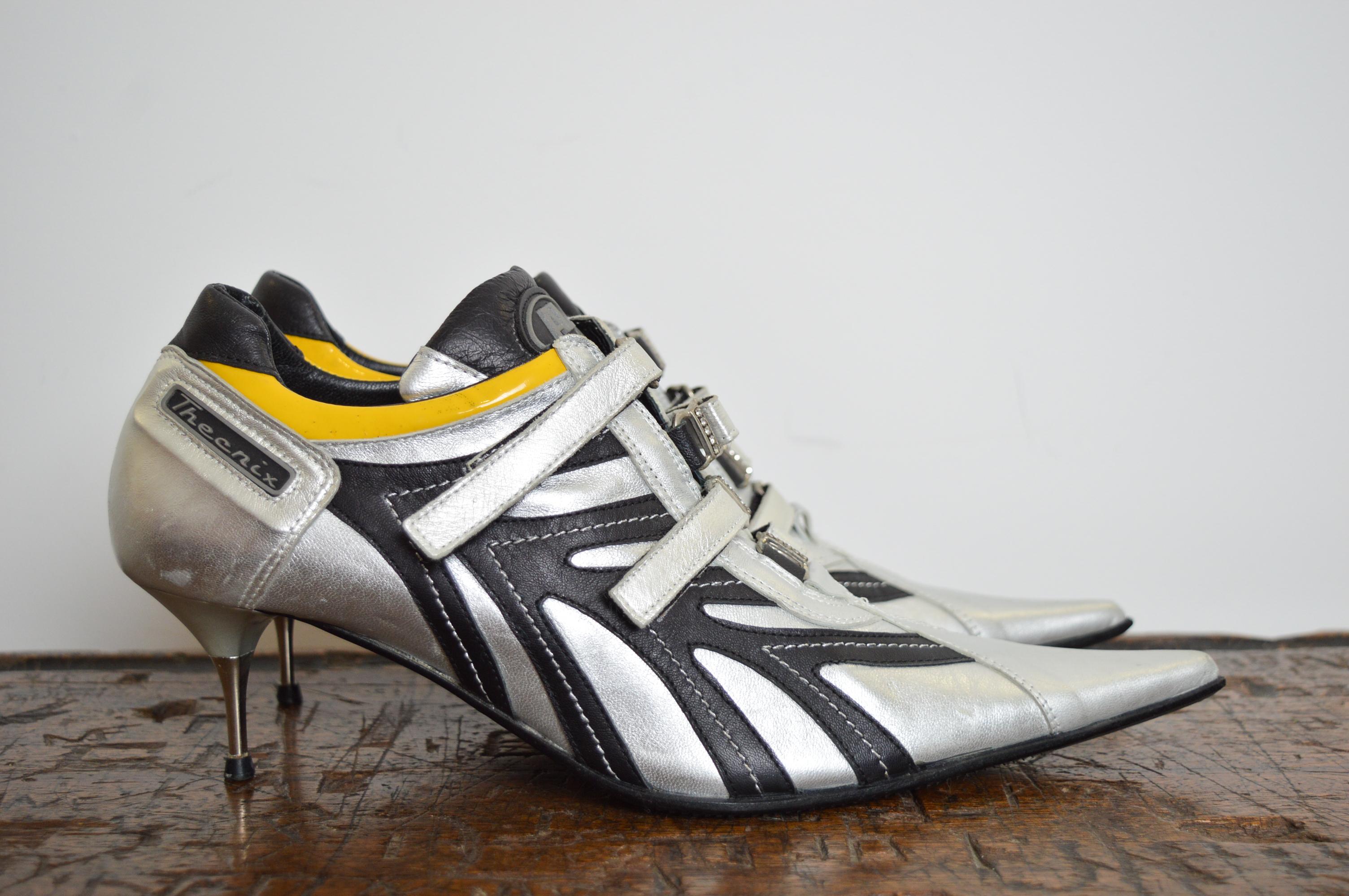 Avantgarde Andrea Lattanzi Technical Y2k Silber spitz zulaufende futuristische Trainer Heels im Angebot 8