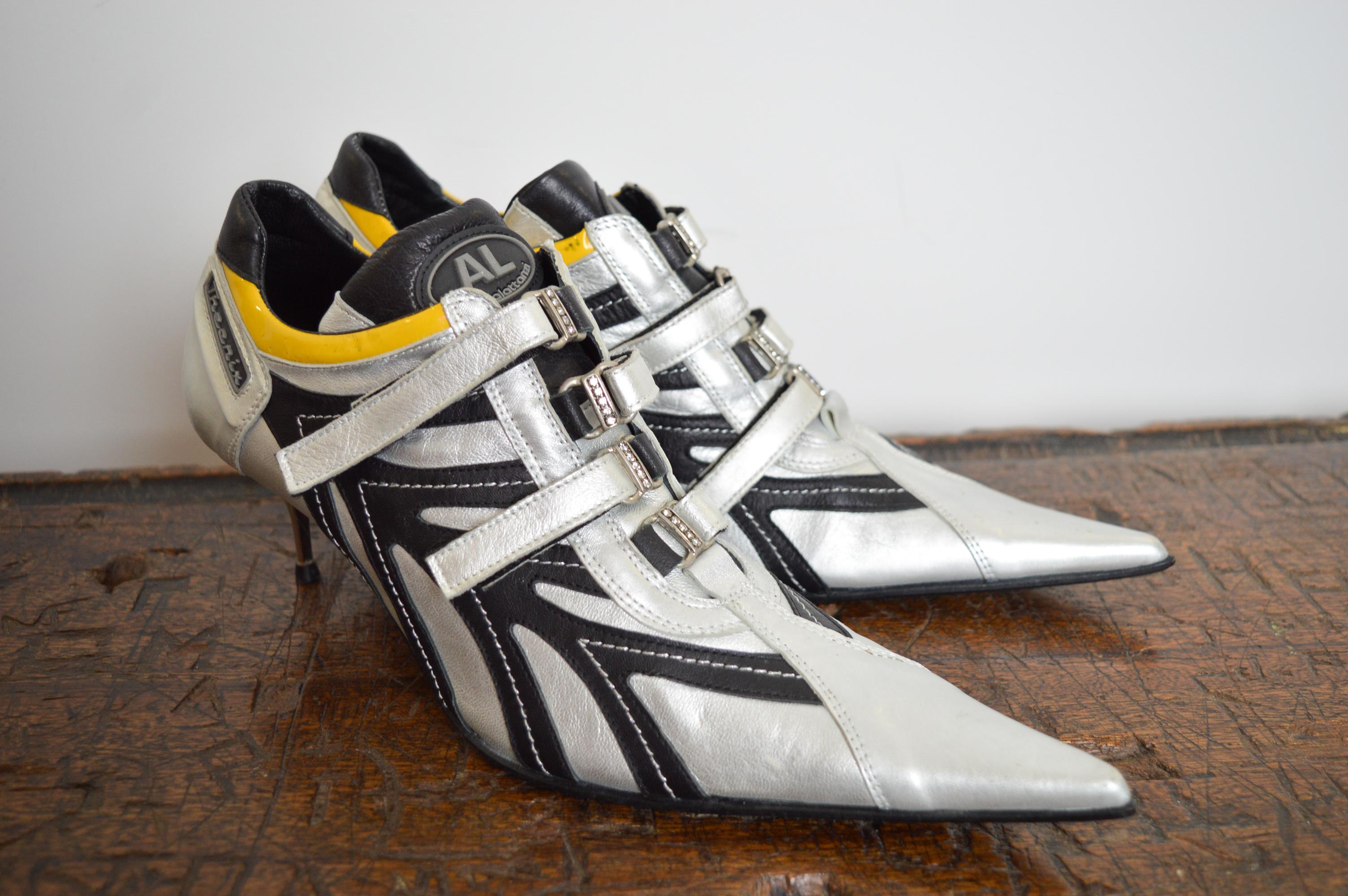Avantgarde Andrea Lattanzi Technical Y2k Silber spitz zulaufende futuristische Trainer Heels im Angebot 12