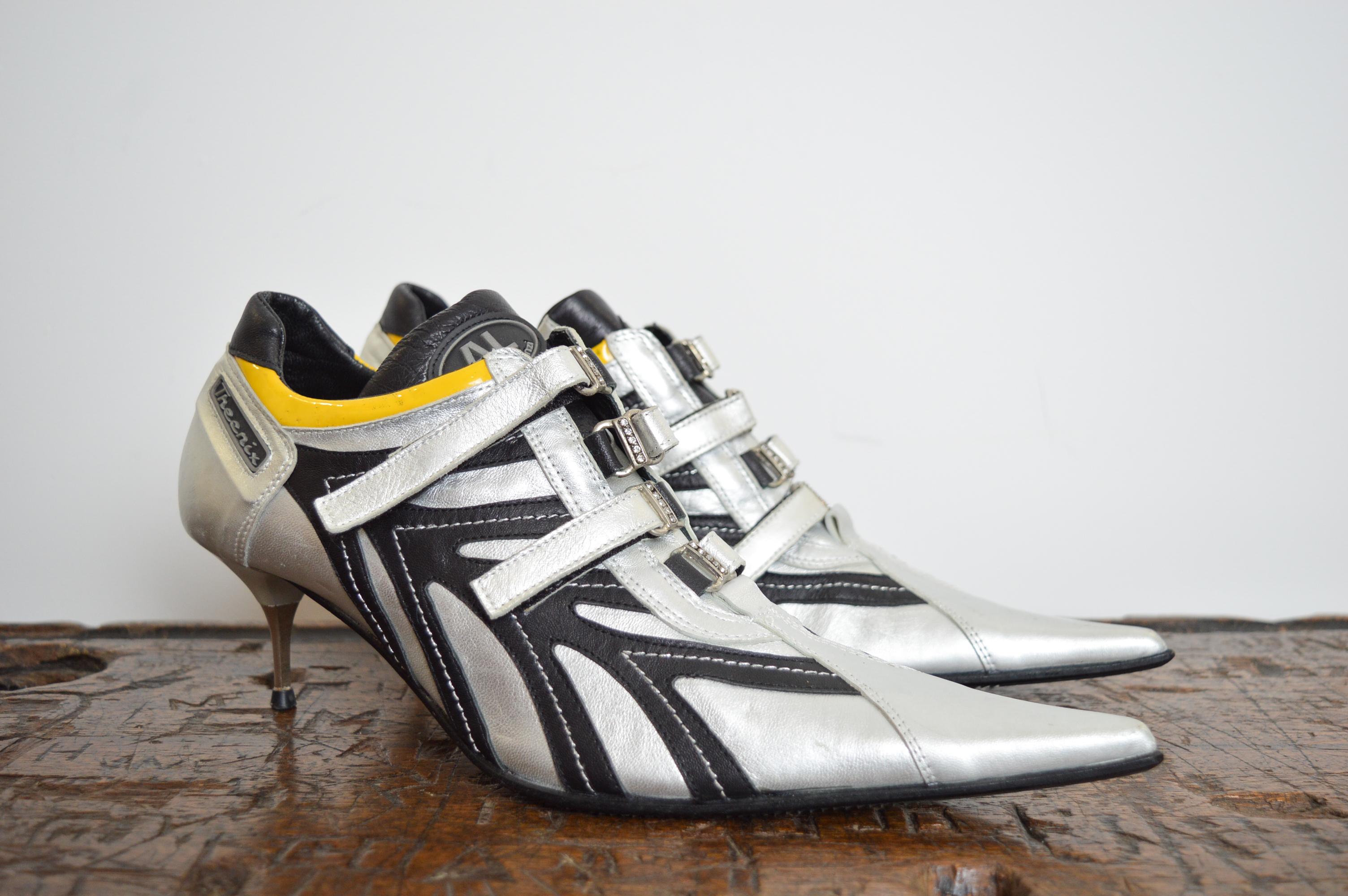 Avantgarde Andrea Lattanzi Technical Y2k Silber spitz zulaufende futuristische Trainer Heels Damen im Angebot