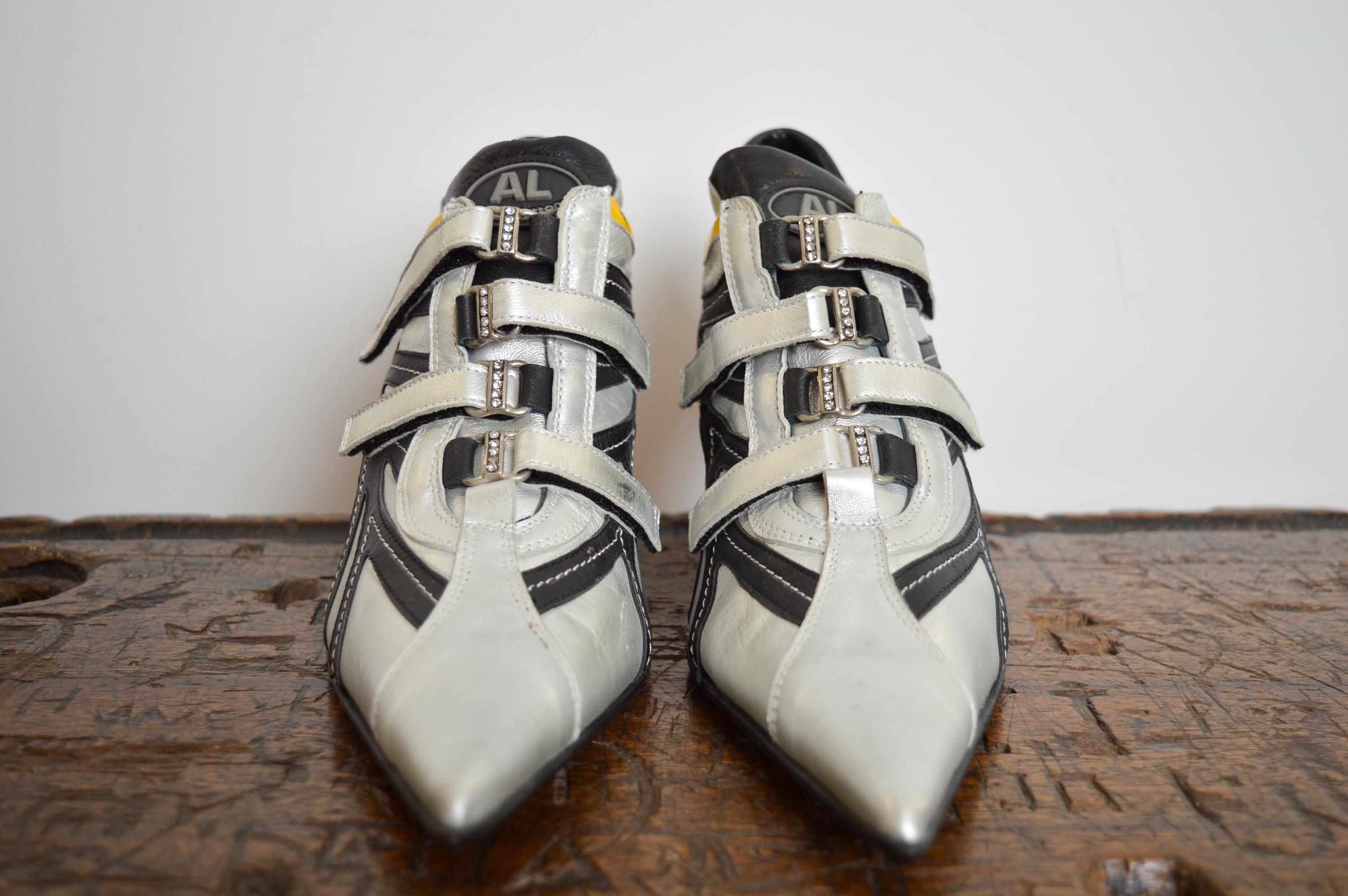 Avantgarde Andrea Lattanzi Technical Y2k Silber spitz zulaufende futuristische Trainer Heels im Angebot 3