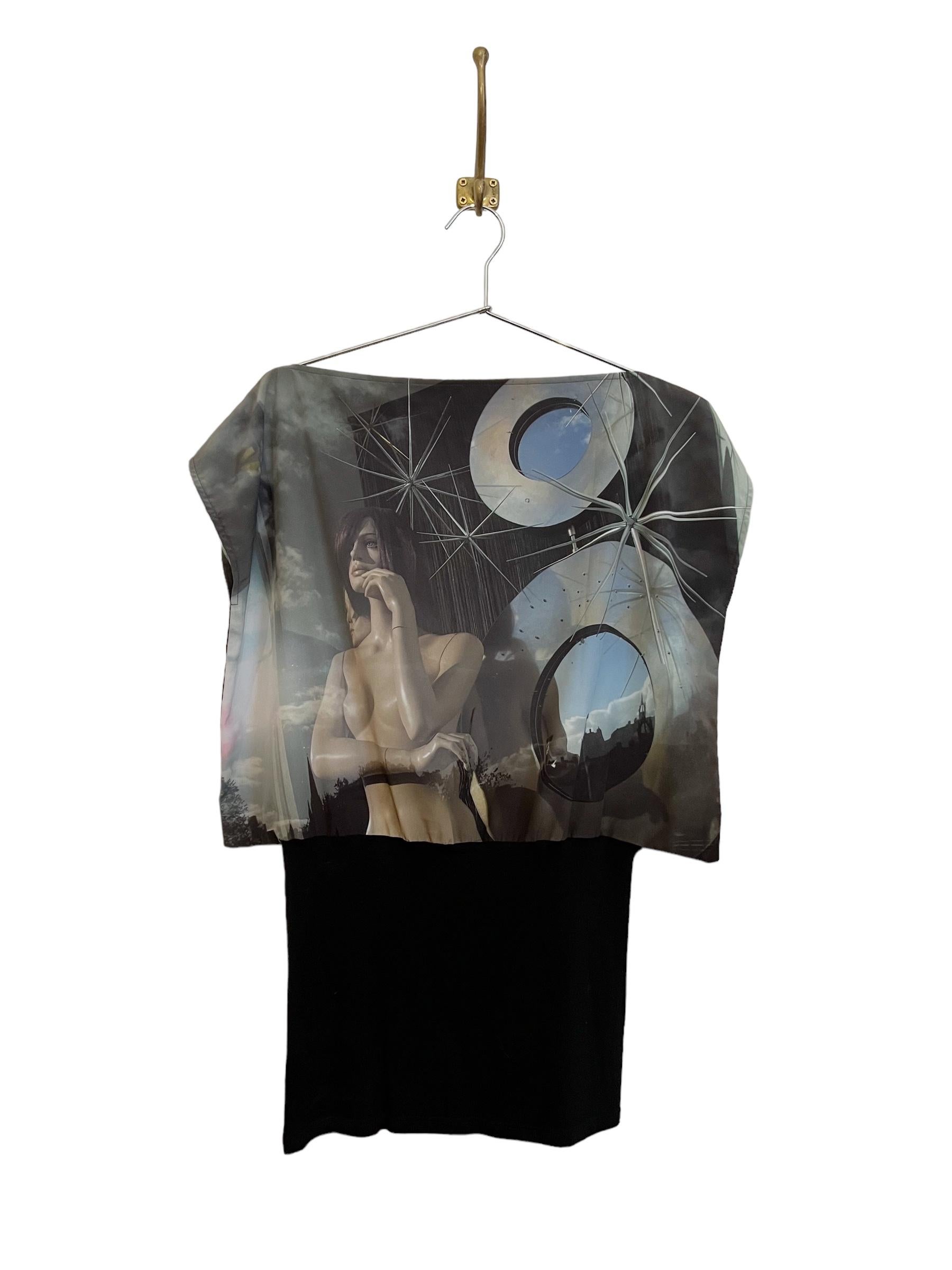 Epic Vintage Agnes B. Slouchy Top featuring photographic printed imagery of Shop display mannequins. 

MADE IN FRANCE

Features:
slit neckline
short sleeves
jersey panelled lower
upper Viscose

Sizing: 
Shoulder to shoulder: 24