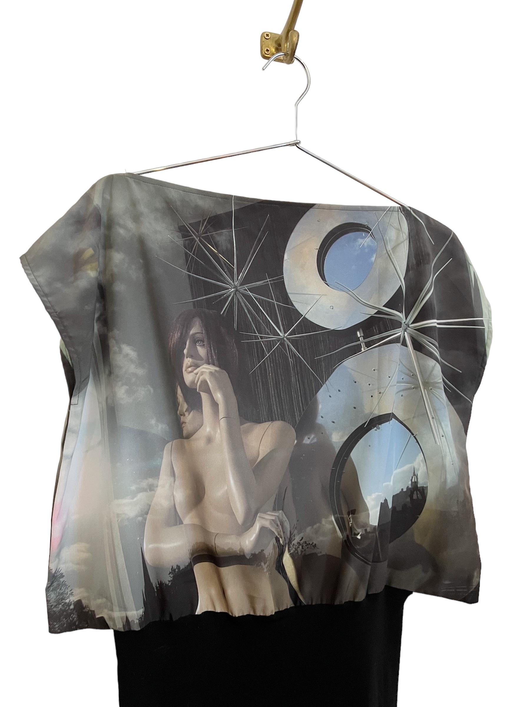 Avantgarde Vintage Agnes B Futuristisches Mannequin-Bluse mit Digitaldruck (Schwarz) im Angebot