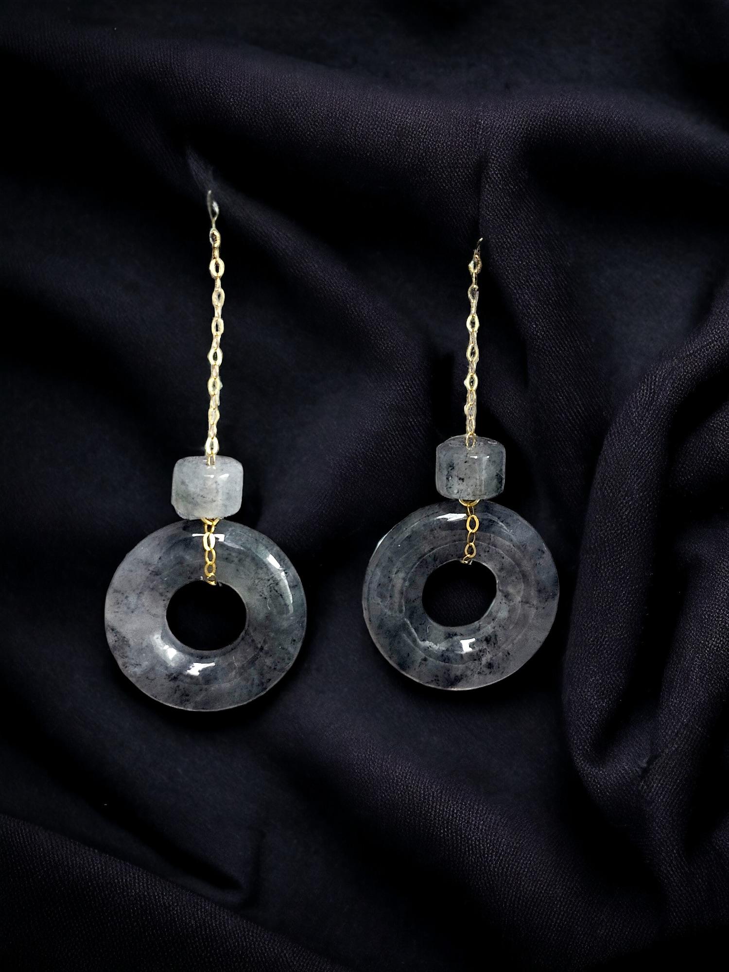 Avantgarde Burmese A-Jadeite 18k Yellow Gold Donut Drop and Dangle Earrings  In New Condition For Sale In Kowloon, HK