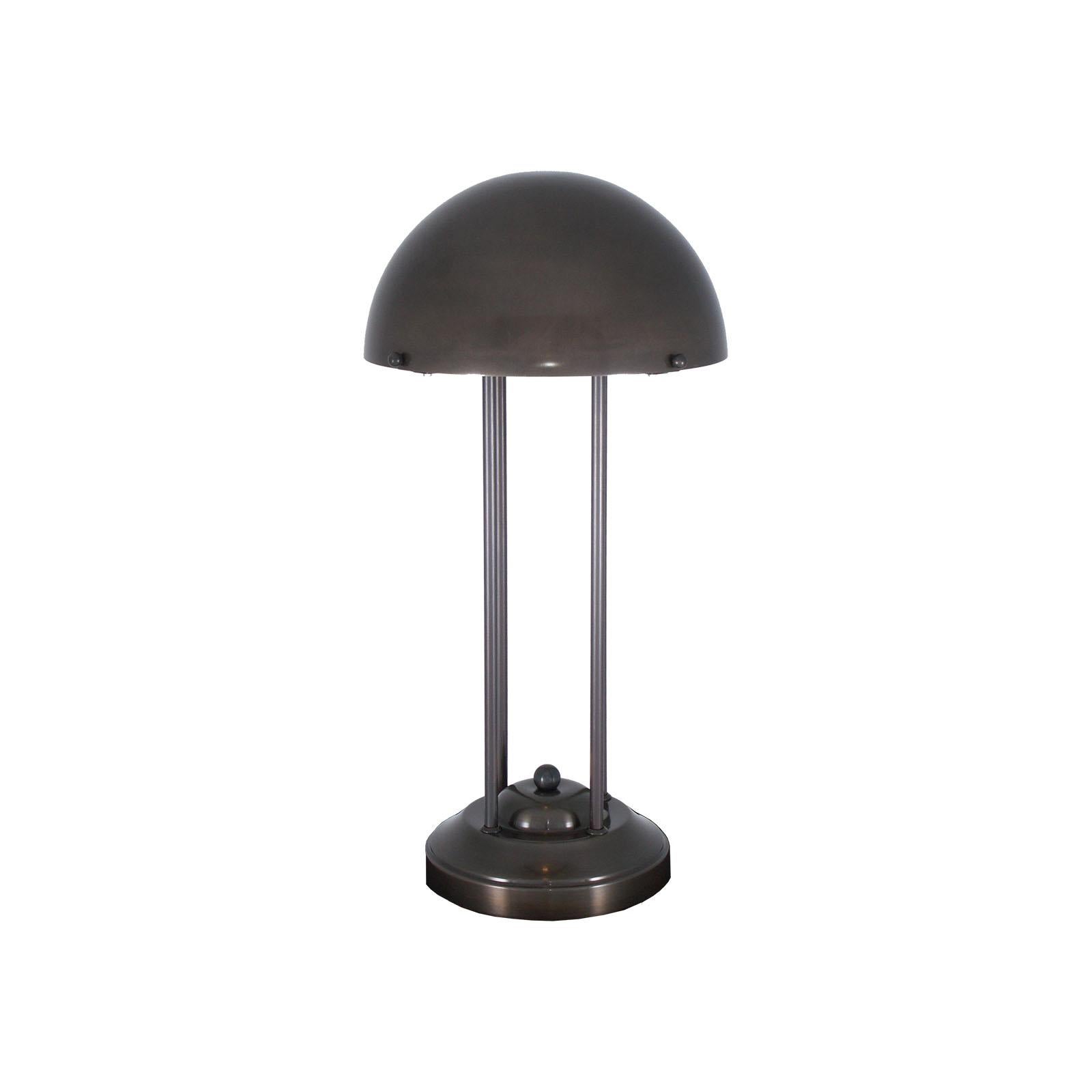 Design avanguardistico contro lo spirito dell'epoca, un design molto precoce e importante.

La maggior parte dei componenti è conforme alle norme UL; con un supplemento di prezzo, inseriamo i nostri apparecchi nell'elenco UL e li etichettiamo.