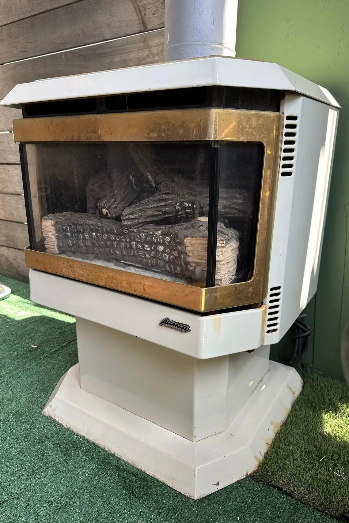 Cheminée à gaz Avanti Bon état - En vente à North Hollywood, CA