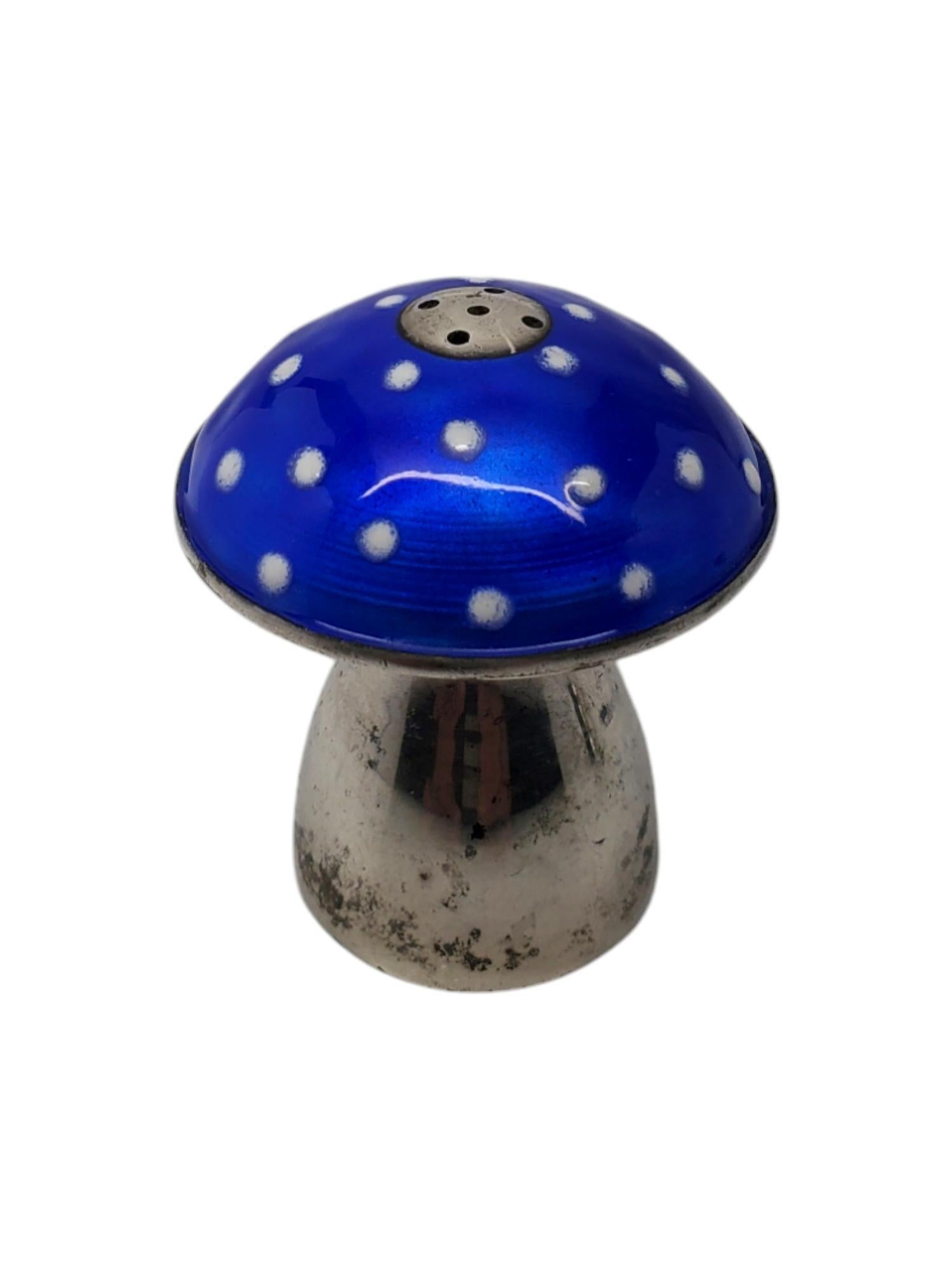 Avanti Sterling Silber Blau Emaille Pilz Salzstreuer und Salzschale

Dieser charmante Salz- und Pfefferstreuer von Avanti aus Sterlingsilber besteht aus einem blauen Emaille-Pilz-Pfefferstreuer und einer passenden Salzschale.

*Dem Pilz fehlt ein