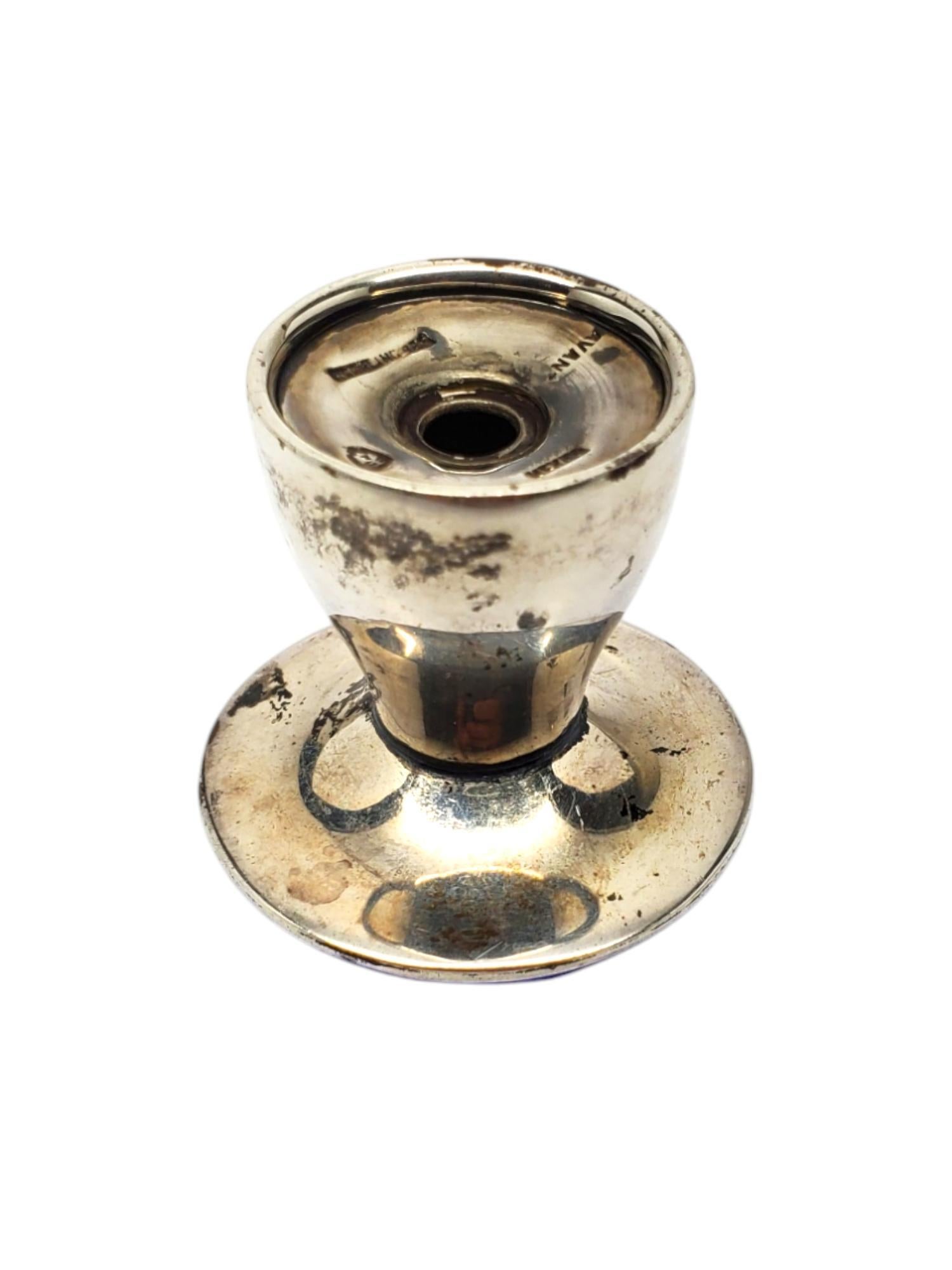 Avanti Sterling Silber Blau Emaille Pilz Salzstreuer und Salzschale #19696 im Zustand „Gut“ im Angebot in Washington Depot, CT