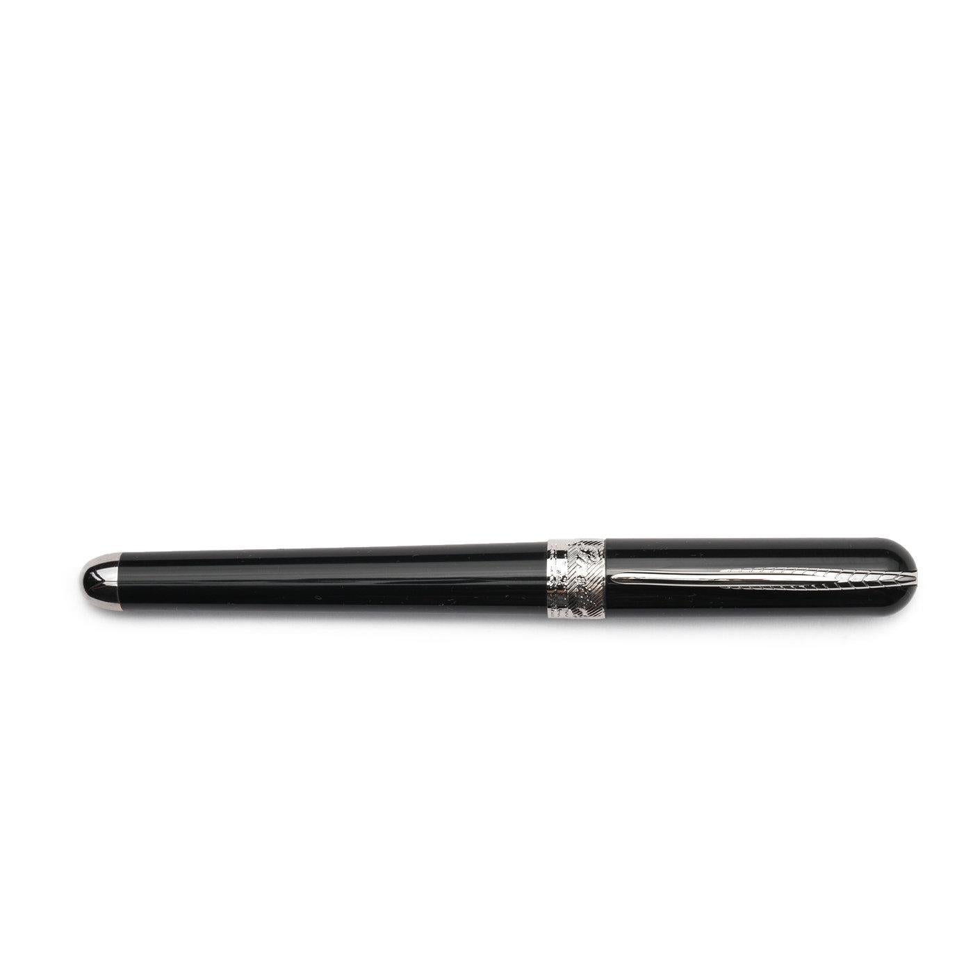 Italian Avatar UR Black Fountain Pen For Sale