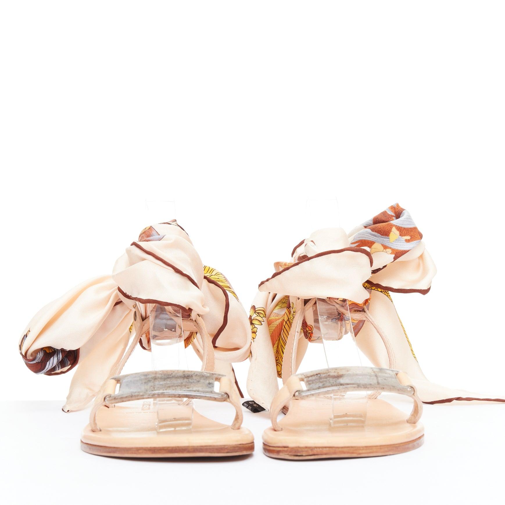 Bianco AVEC MODERATION rosa arancione, sciarpa di seta, sandali piatti in acrilico EU37 in vendita