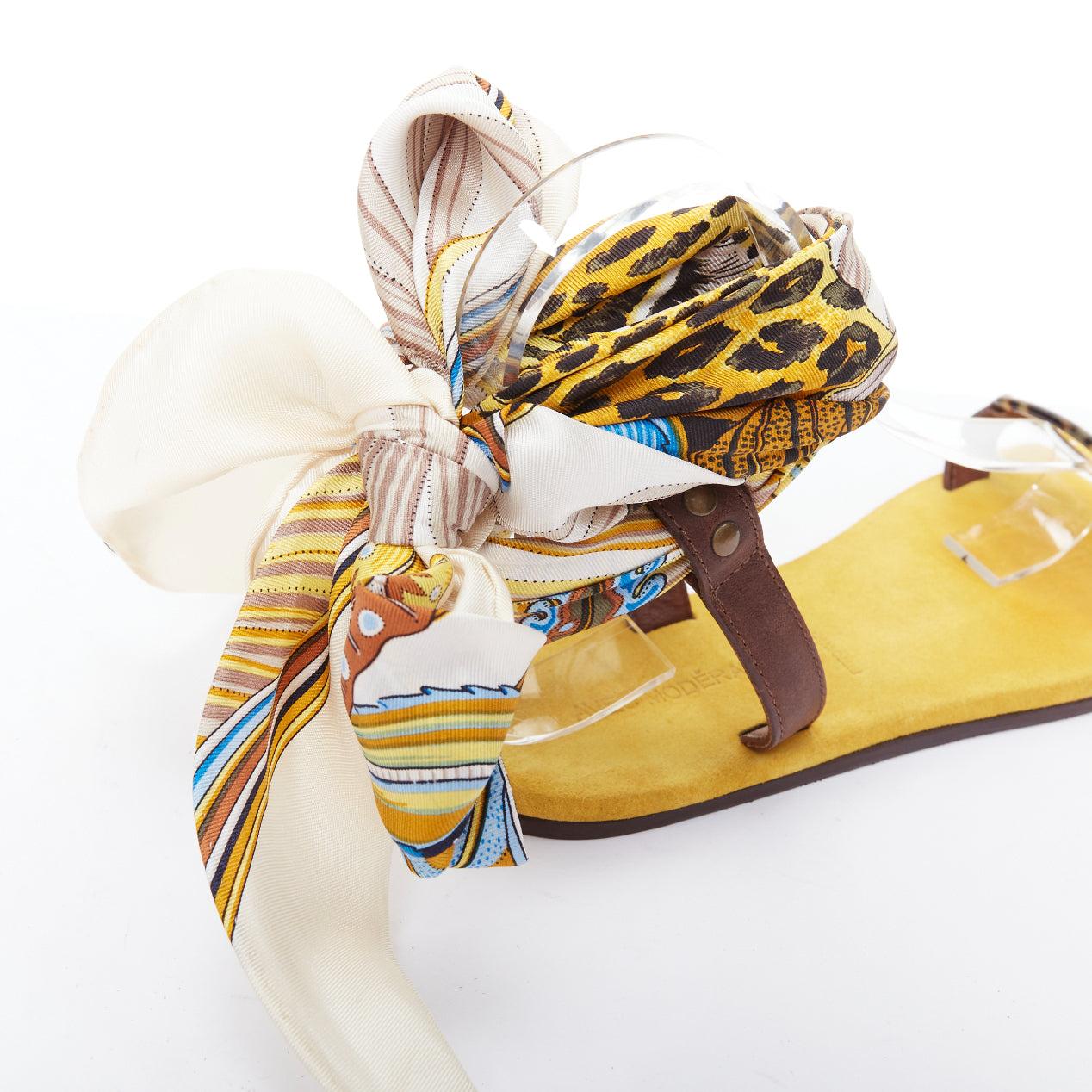 AVEC MODERATION sandales plates acryliques à nouer avec un foulard jaune crème soyeux EU37 en vente 1
