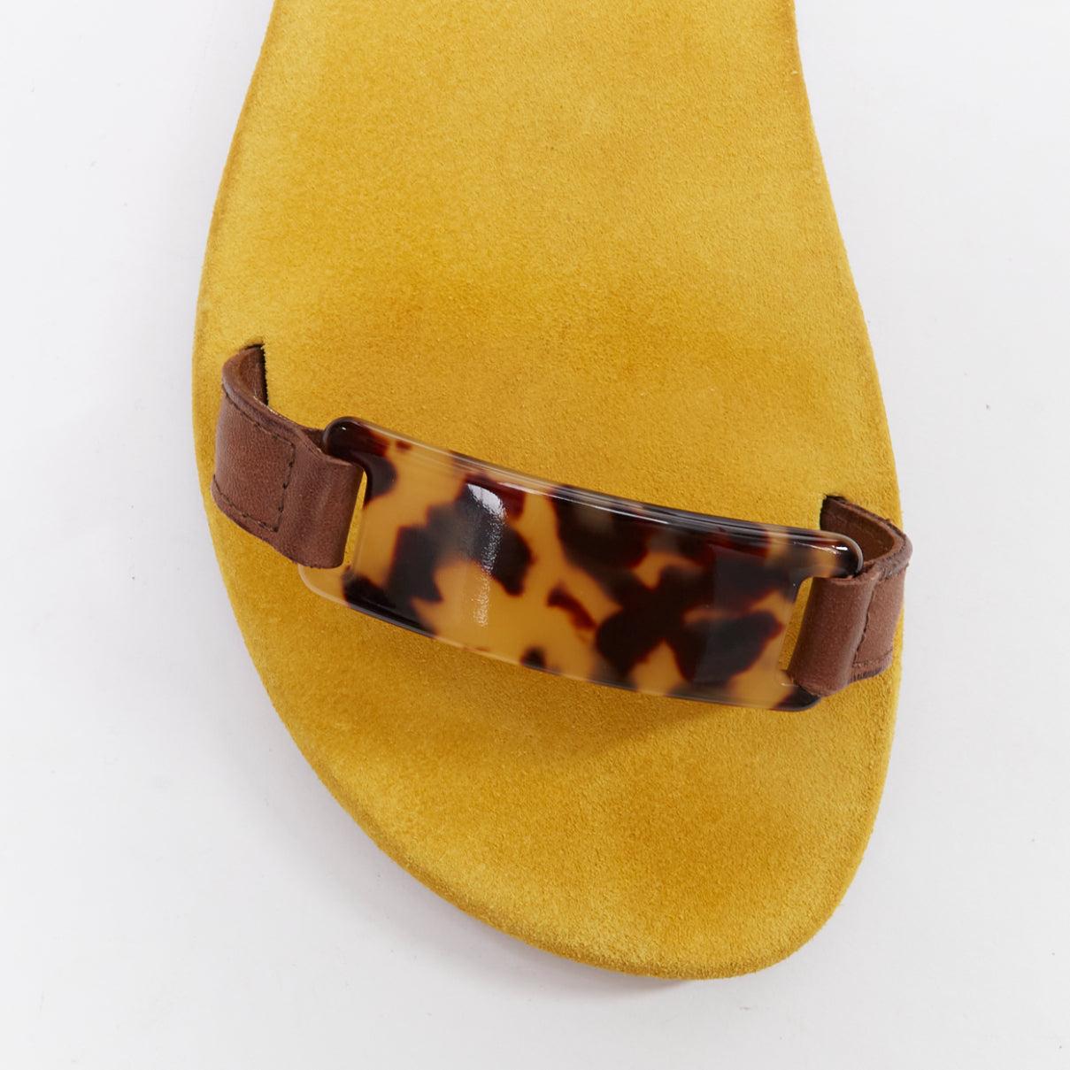 AVEC MODERATION sandales plates acryliques à nouer avec un foulard jaune crème soyeux EU37 en vente 2