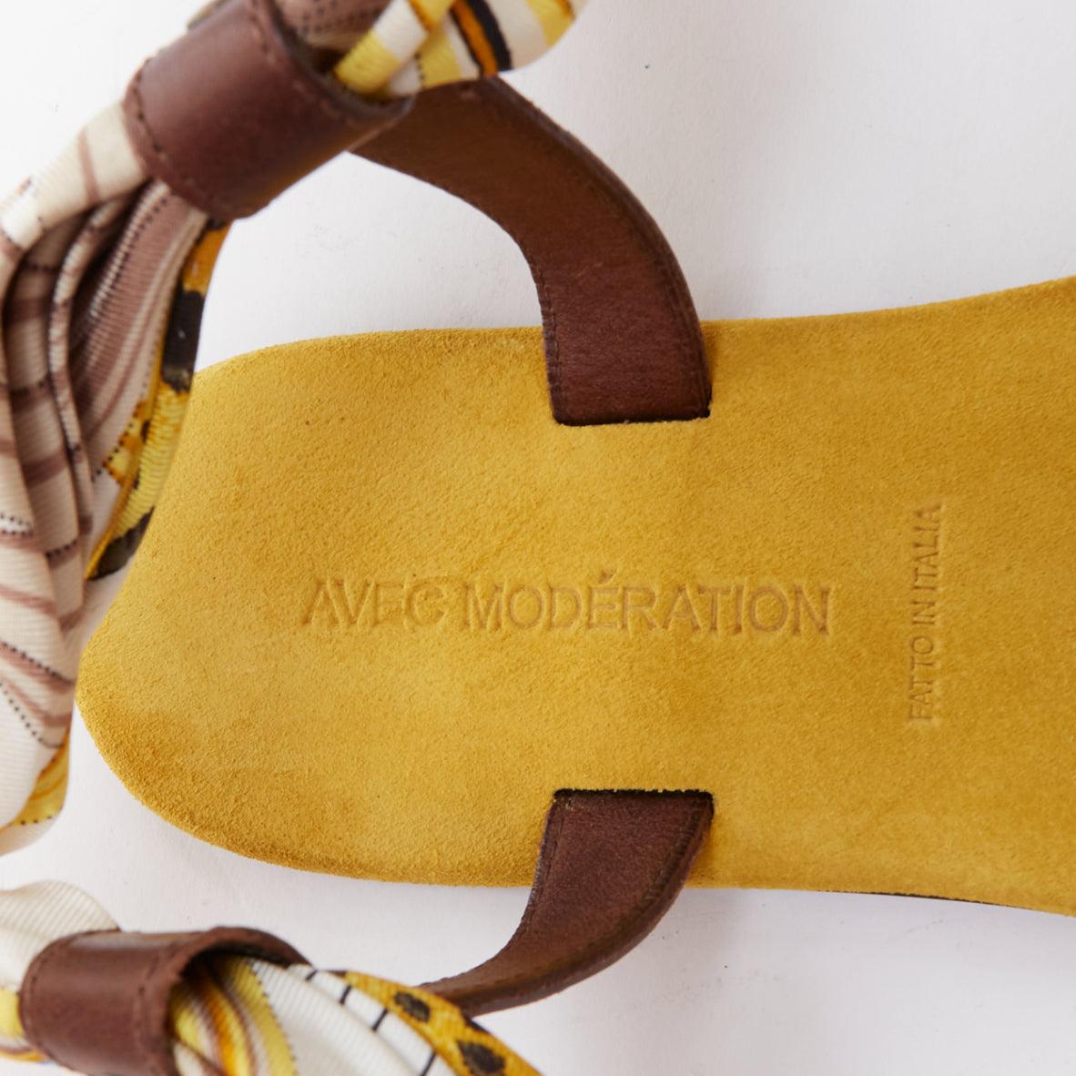 AVEC MODERATION sandales plates acryliques à nouer avec un foulard jaune crème soyeux EU37 en vente 4