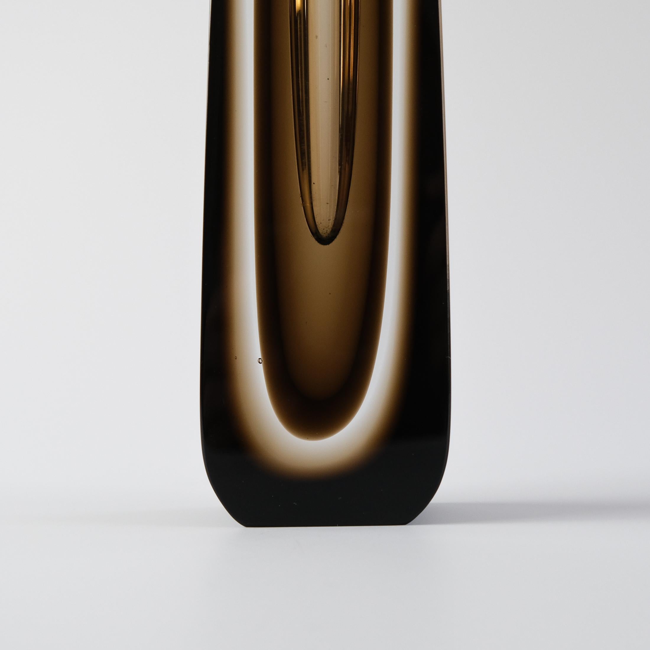 Pavel Hlava Vase aus Gehäuse und geschliffenem Glas für Novy Bor Exbor, Tschechoslowakei, ca. 1960er Jahre im Zustand „Gut“ im Angebot in London, GB